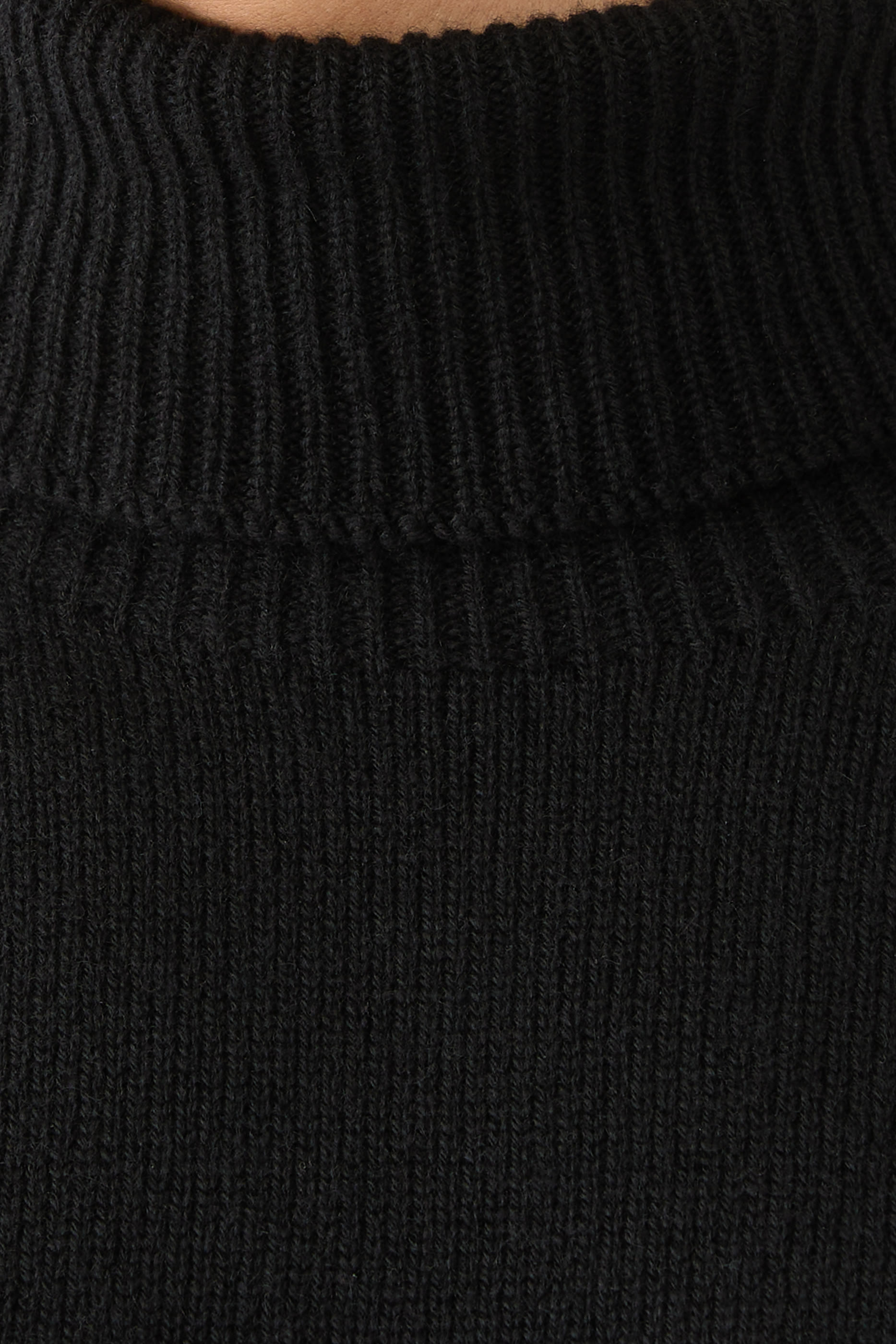 كنزة بياقة عالية