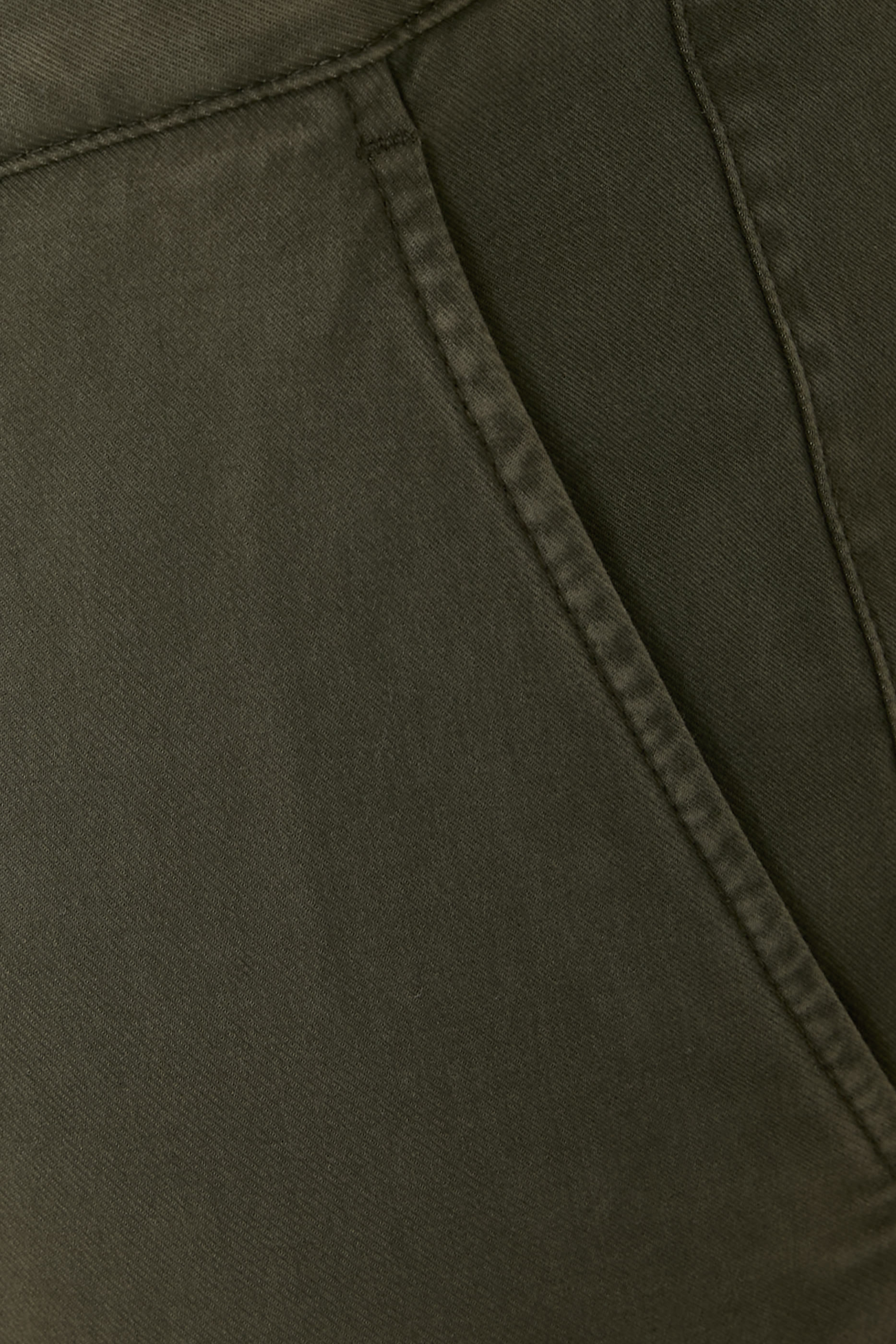 بنطال بوبي بقصة ضيقة