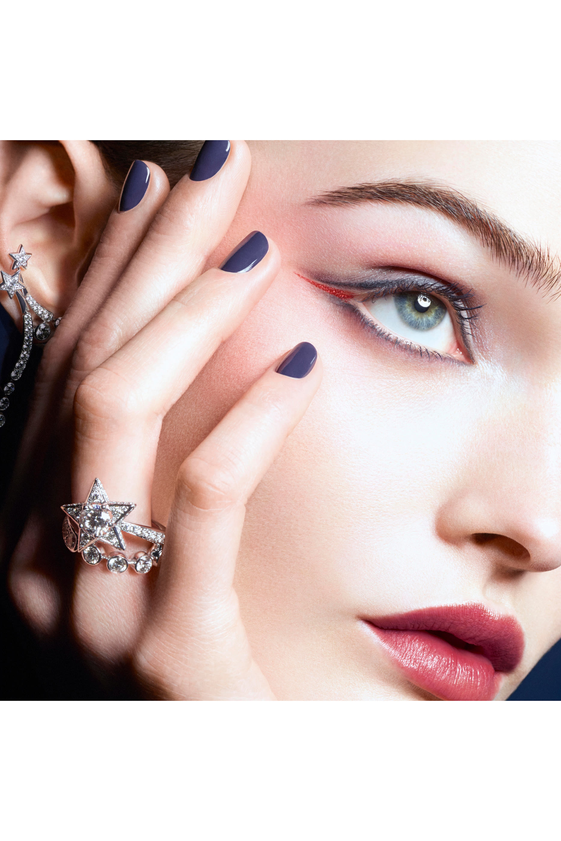 أحمر شفاه Rouge Allure Luminous مخملي