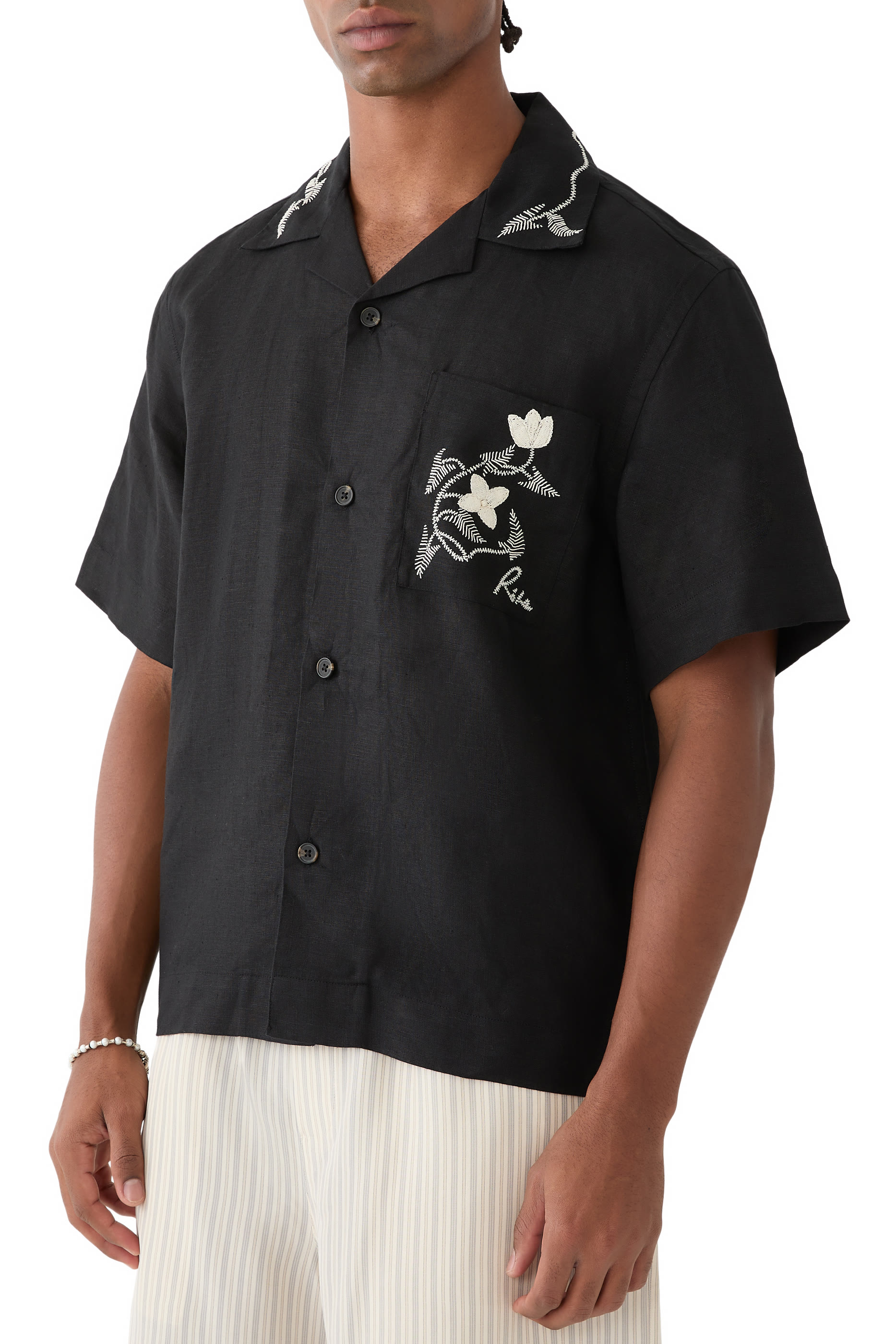 قميص بأكمام قصيرة مطرز يدويا