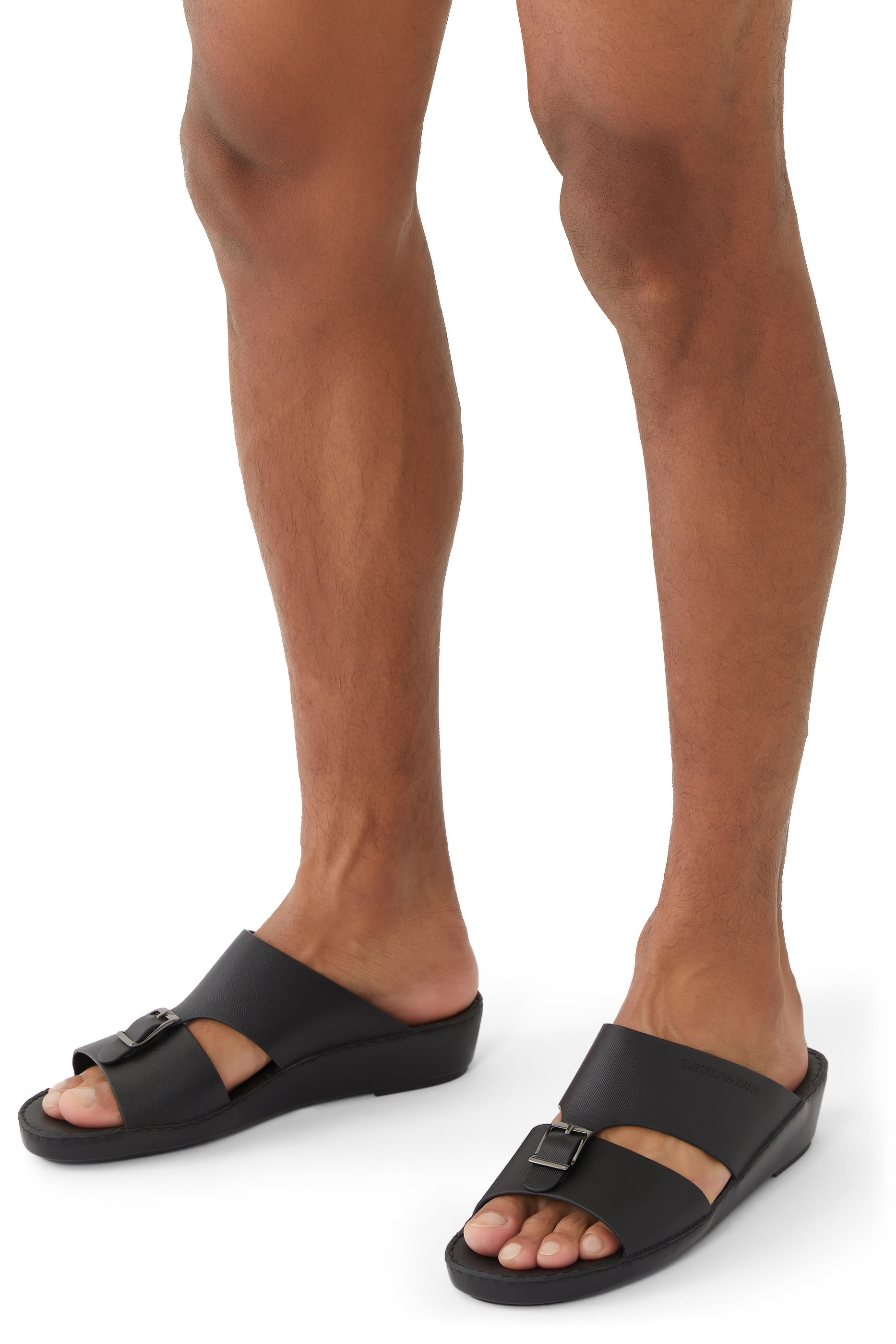 صندل بإبزيم جلد