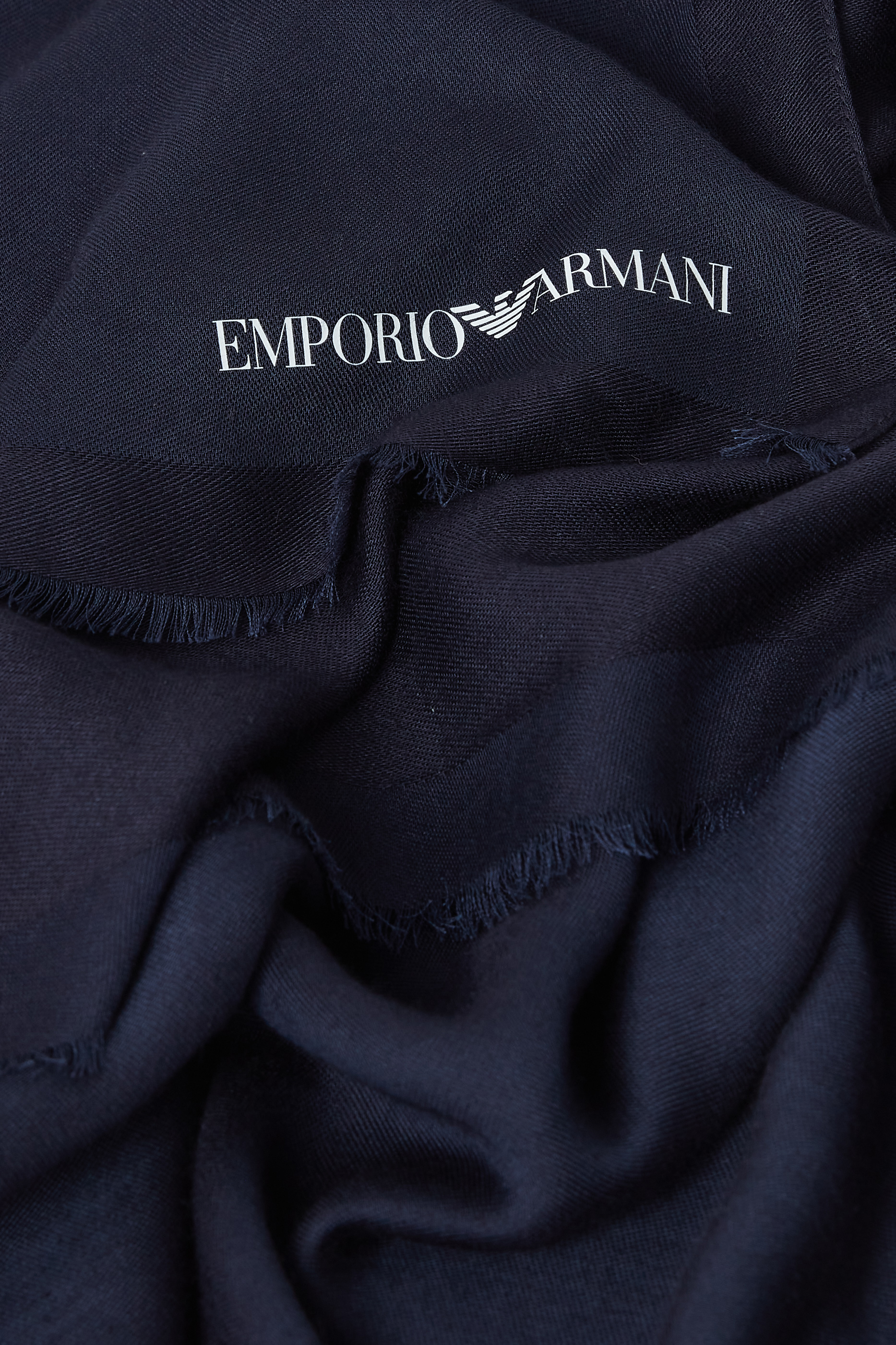 وشاح بنقشة شعار الماركة