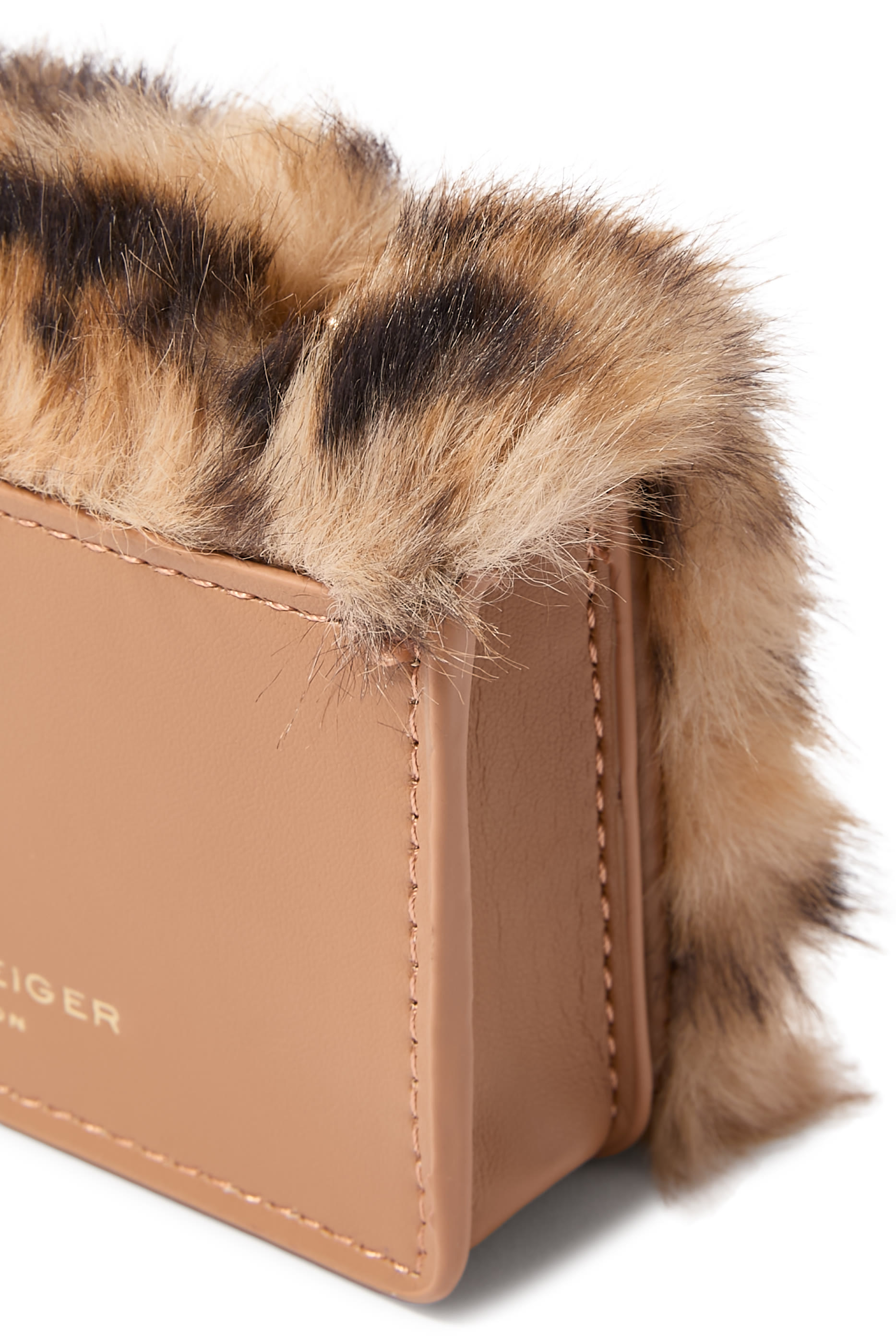 حقيبة كروس كنسينغتون صغيرة بشعار الماركة