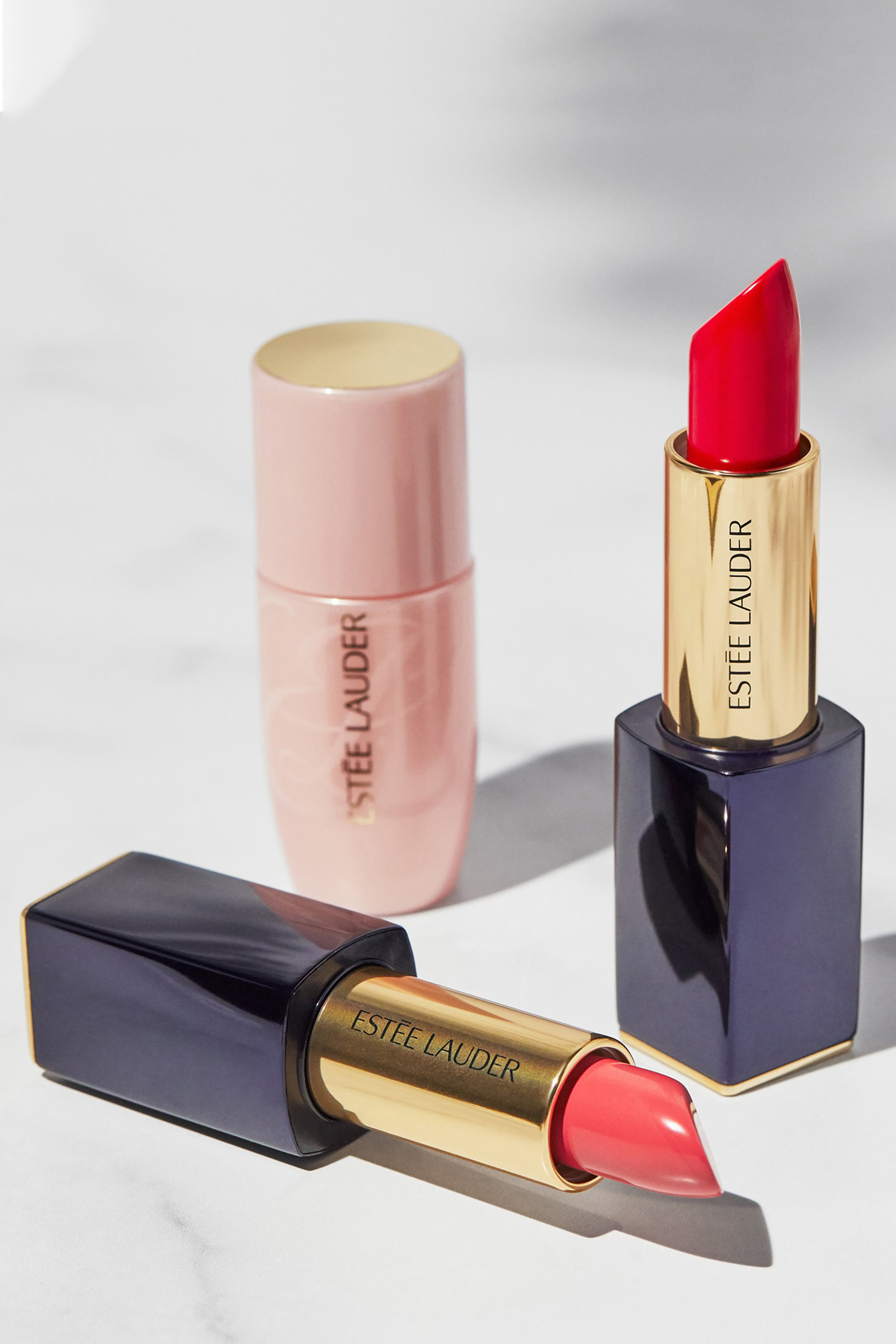 أحمر شفاه بيور كولور إنفي لنحت الشفاه