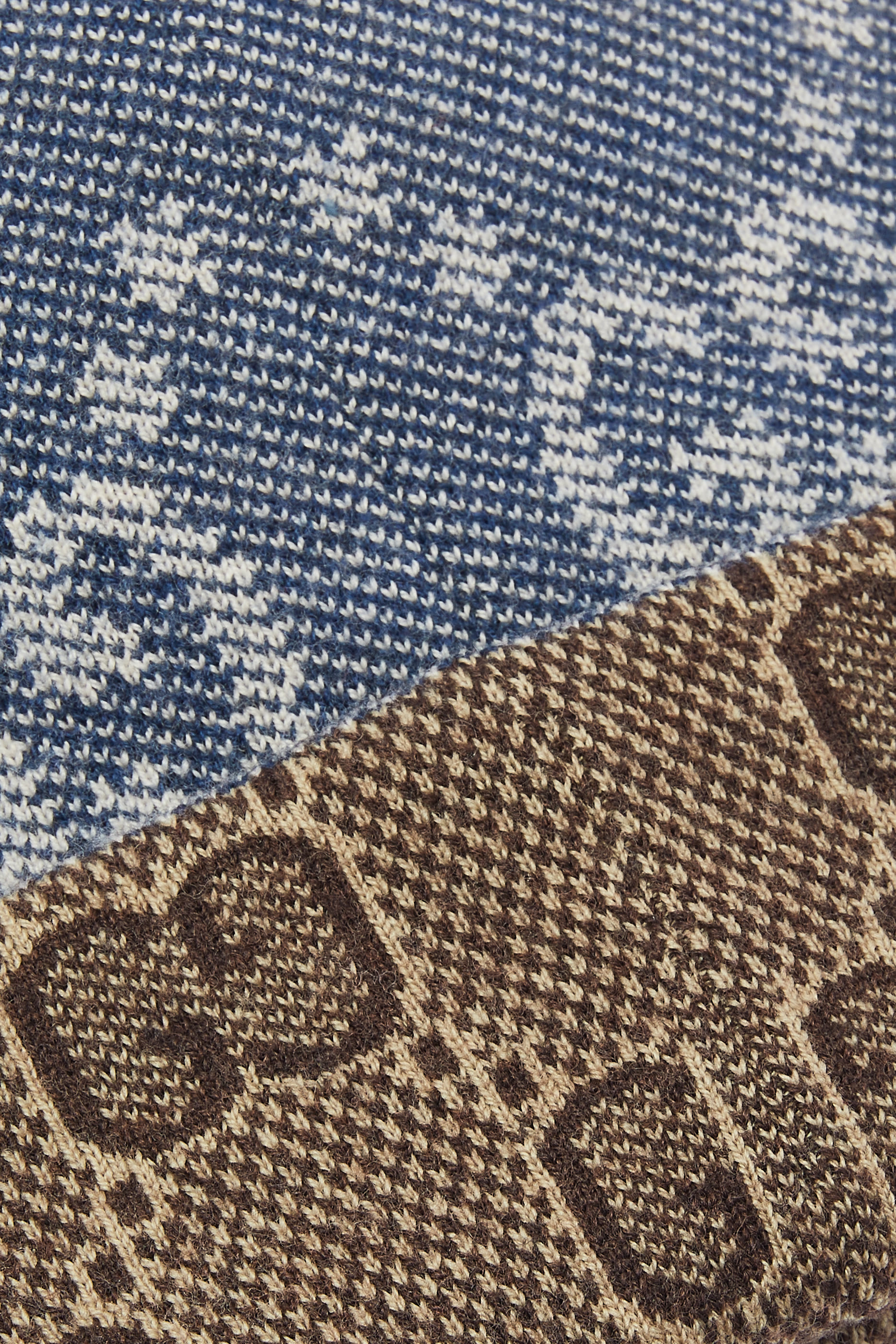 قبعة بيني منسوجة بنقشة حروف شعار الماركة مزدوجة