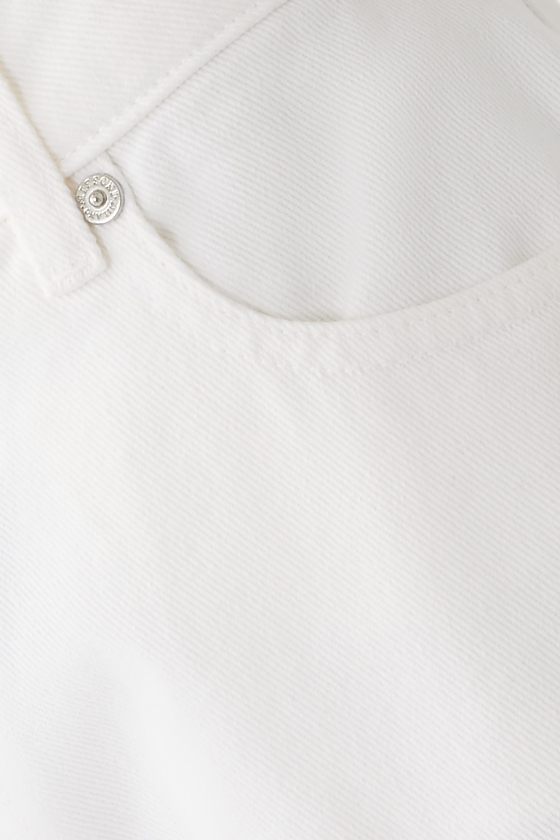 بنطال بقصة ساق واسعة