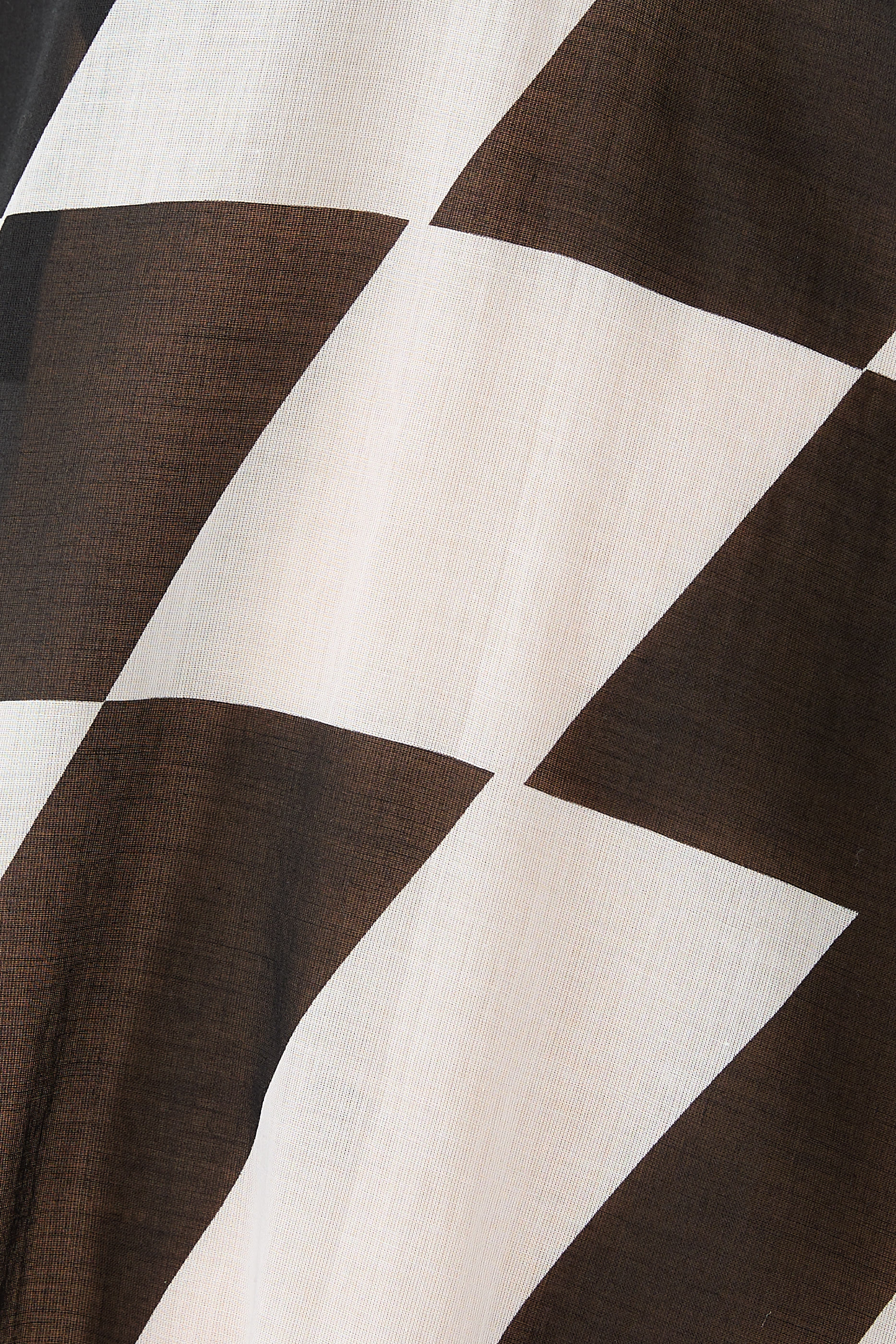 قفطان بطبعات بحواف مزينة بشراشيب