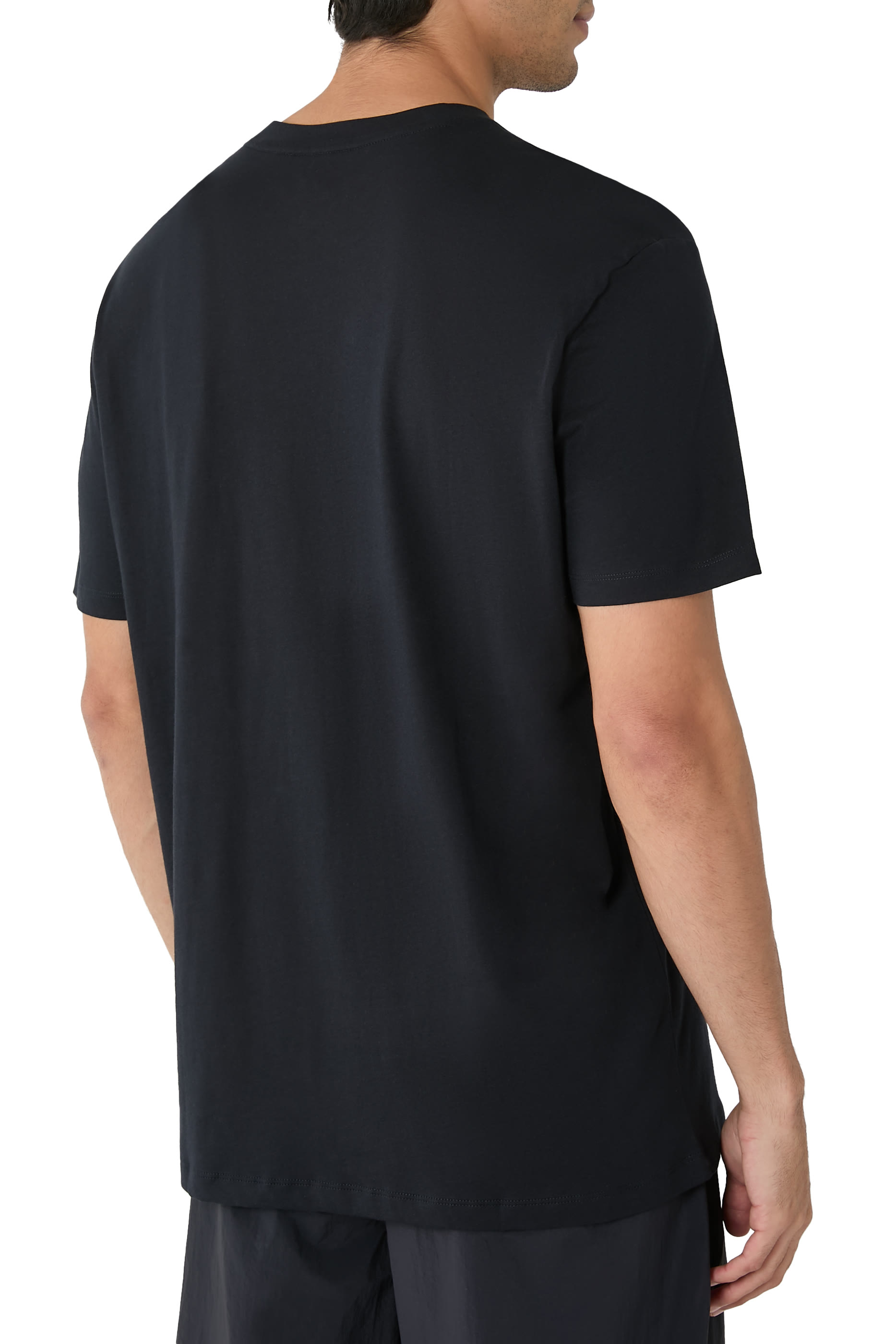 تيشيرت بقصة عادية مزين برقعة 