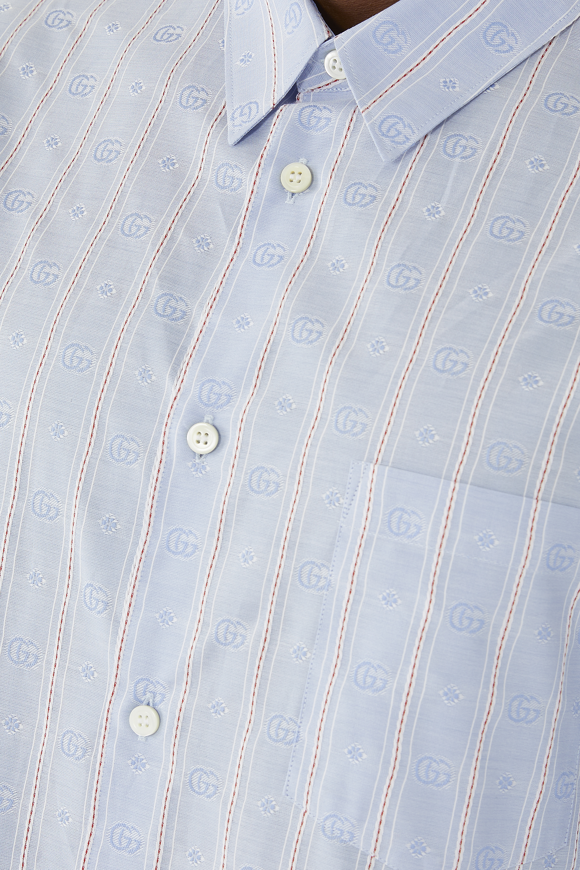 قميص مخطط بحرفي شعار الماركة