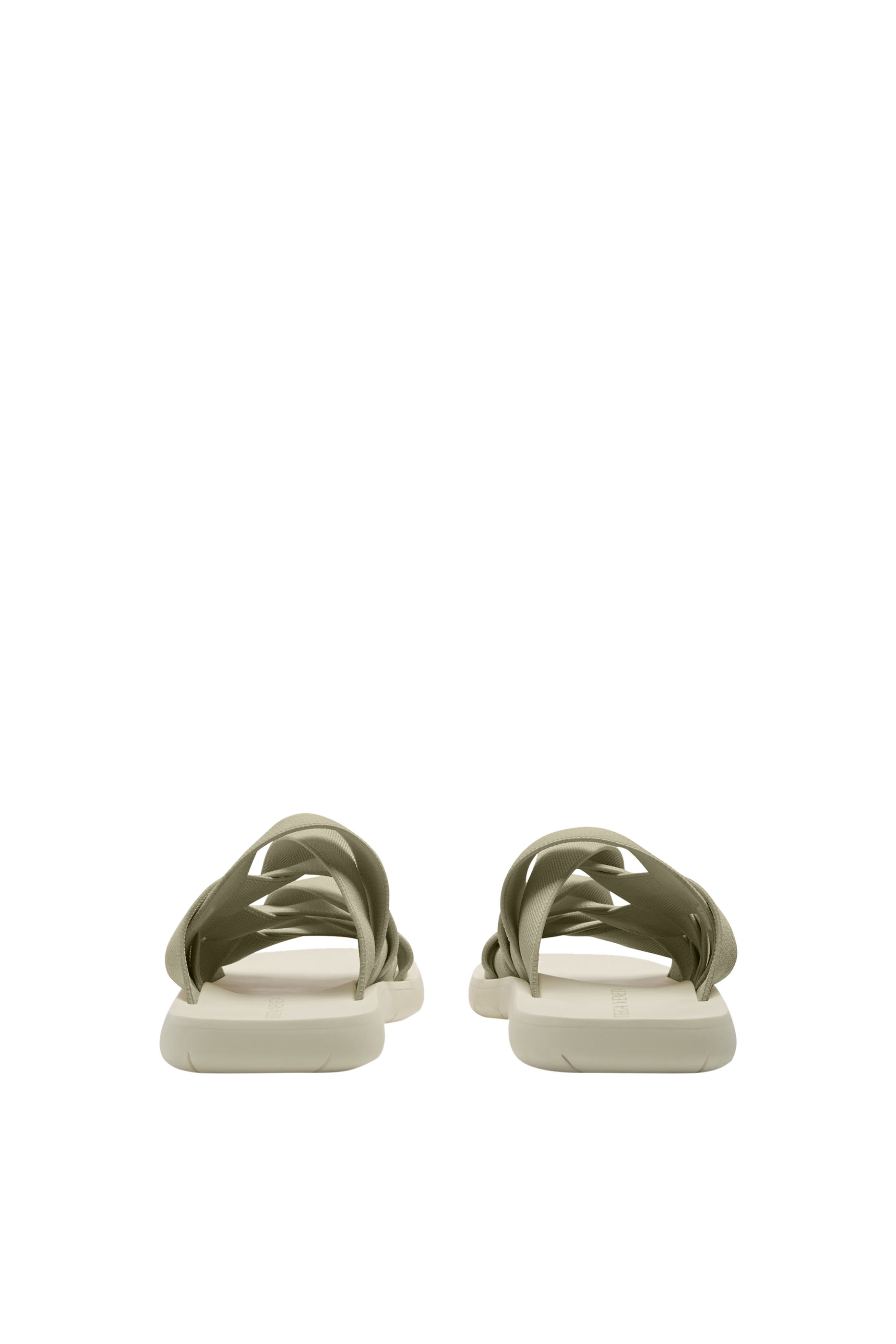 حذاء مفتوح بتصميم مجدول بكعب مسطح مطاطي