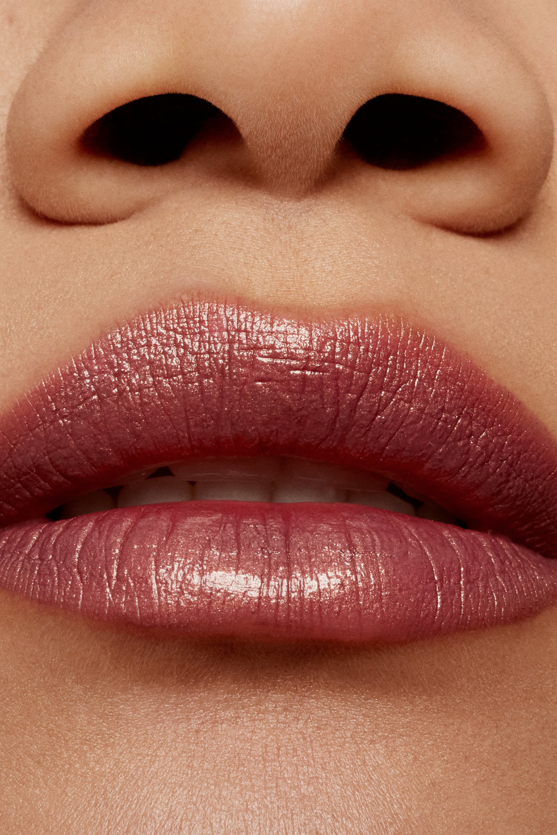 أحمر شفاه لامع