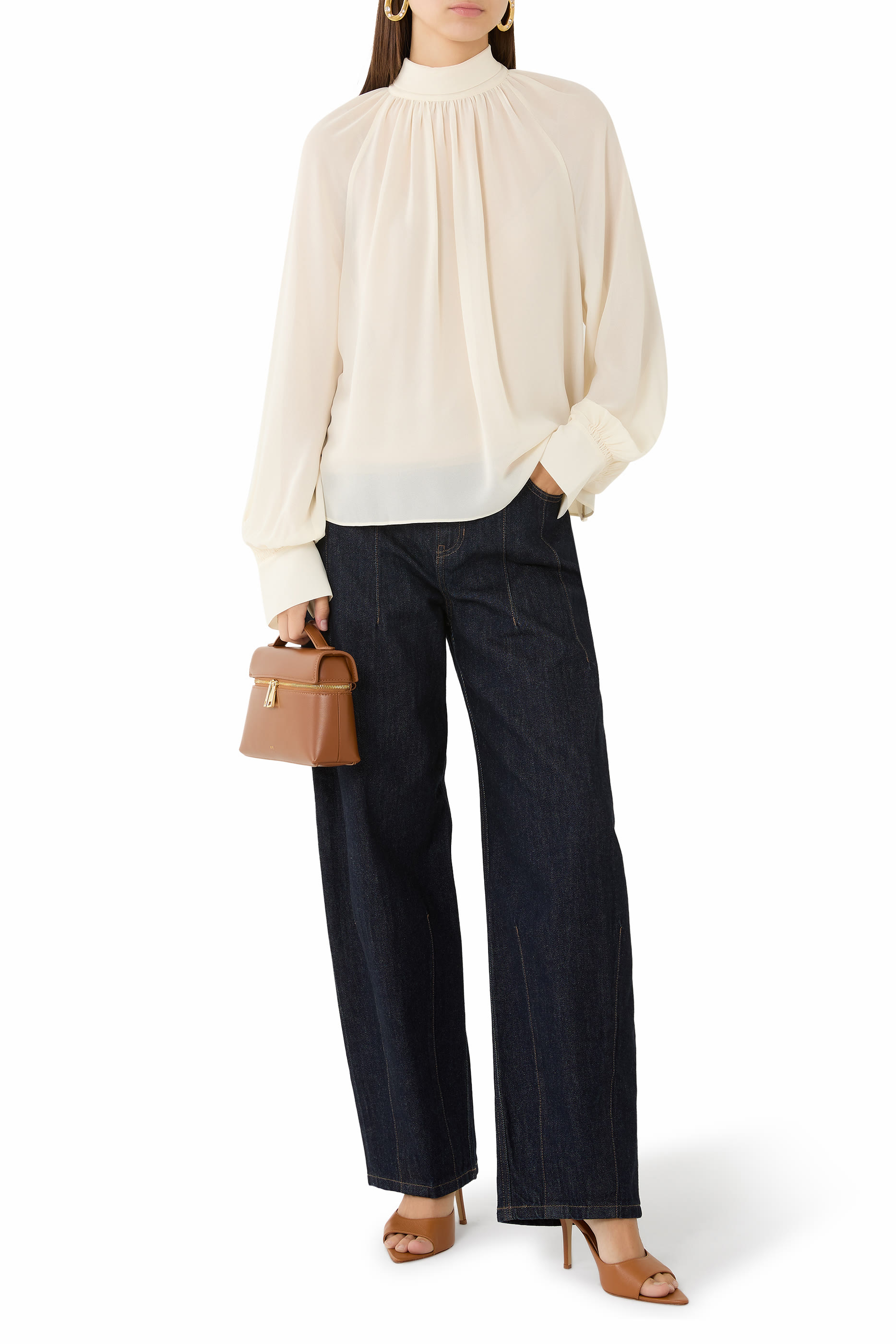 بلوزة بياقة درابيه مجمعة كريب