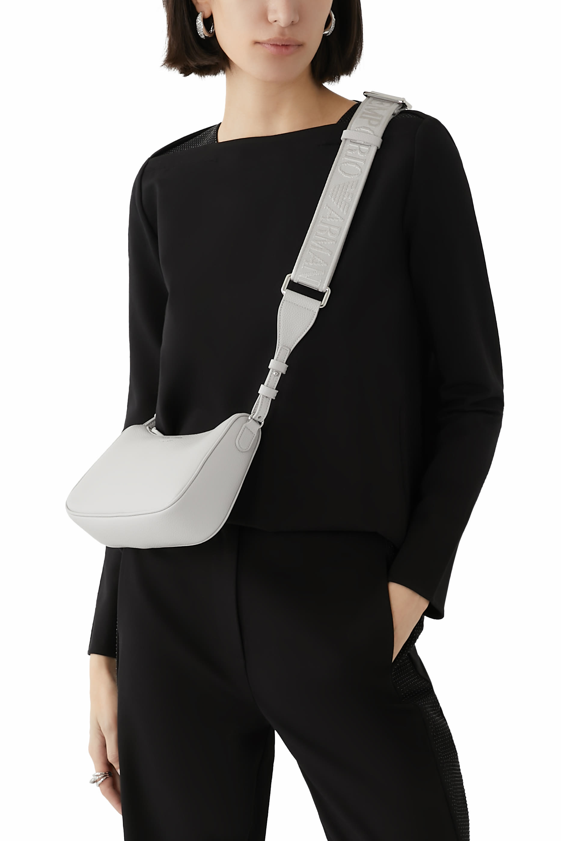 حقيبة طويلة بشعار الماركة بنقشة جلد الغزال