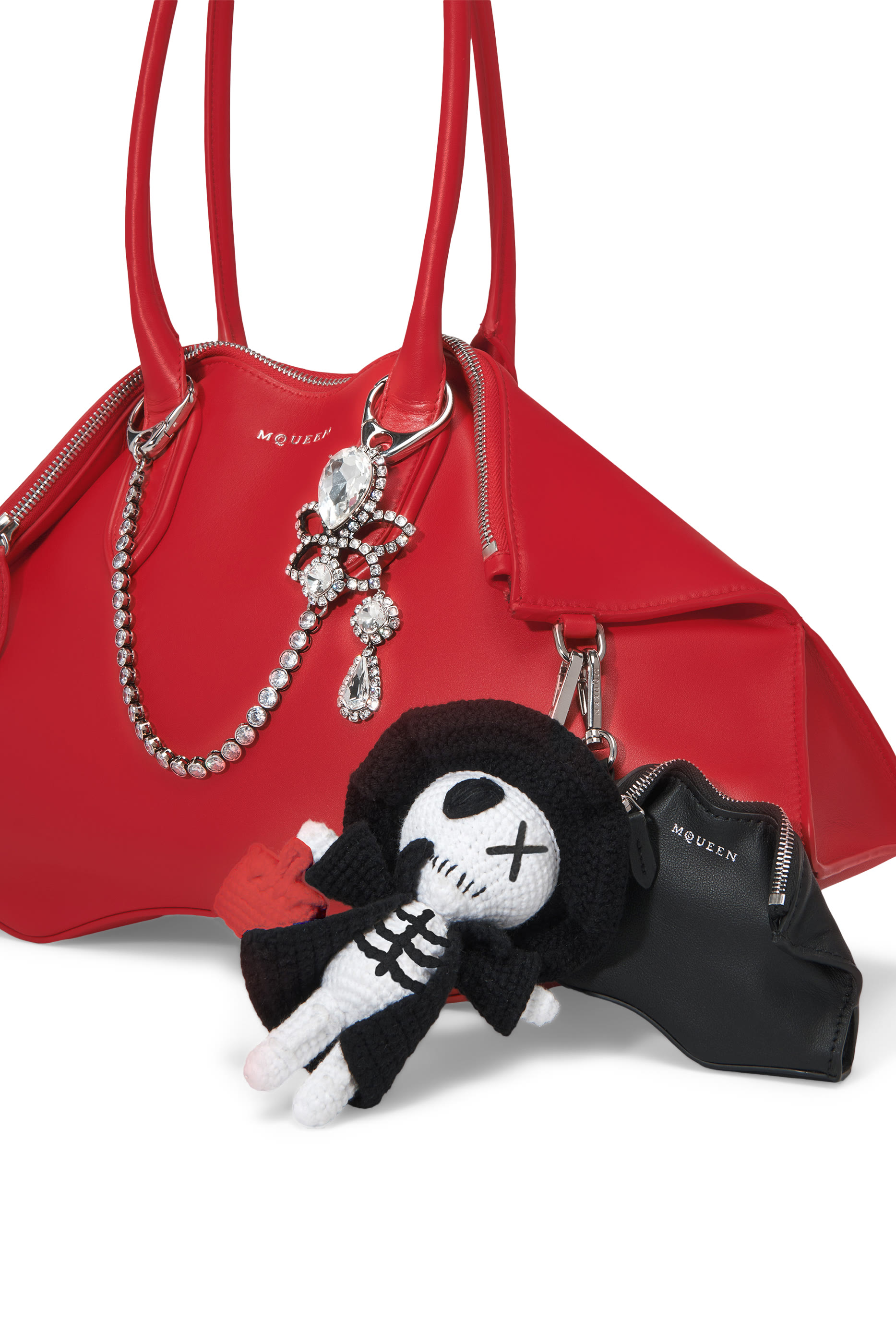 حلية بتصميم حقيبة مانتا