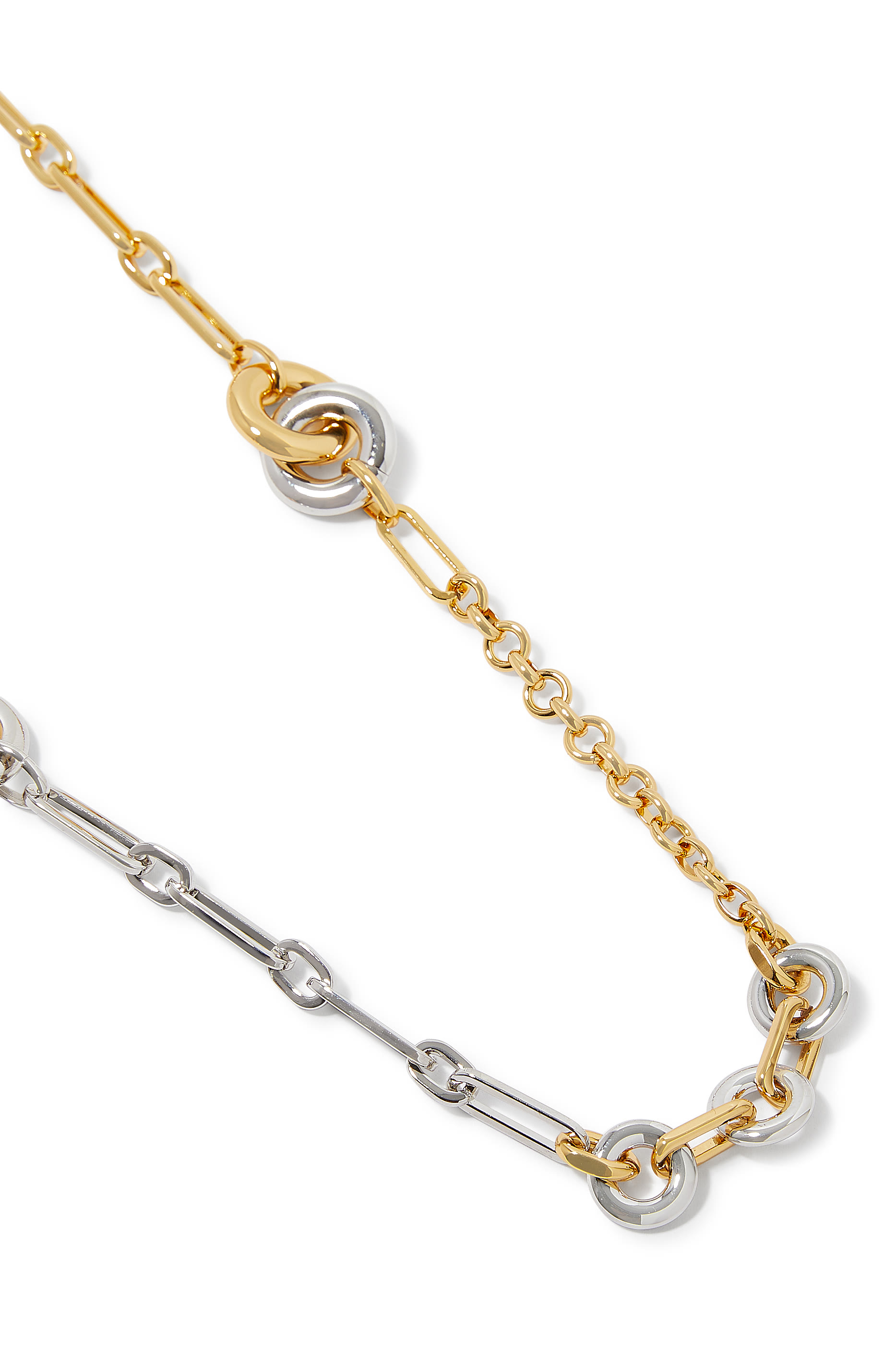 قلادة طويلة بتفاصيل متداخلة