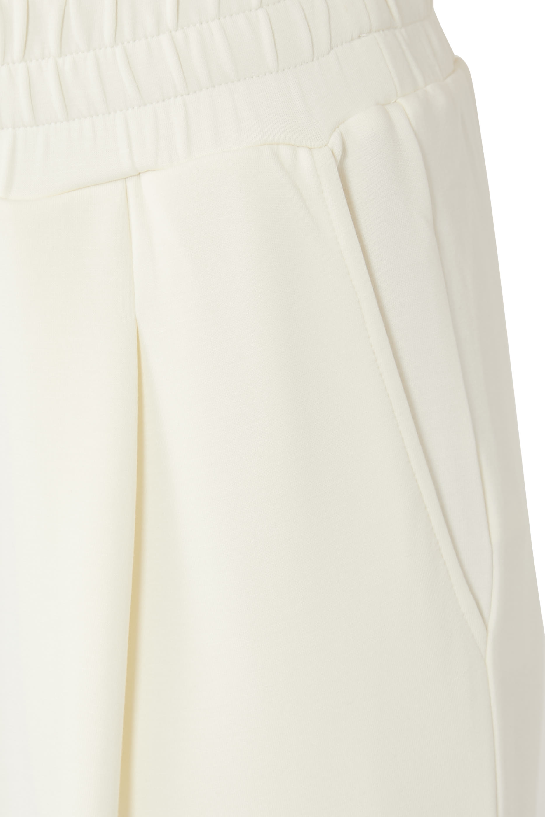 بنطال بقصة ساق واسعة للغاية