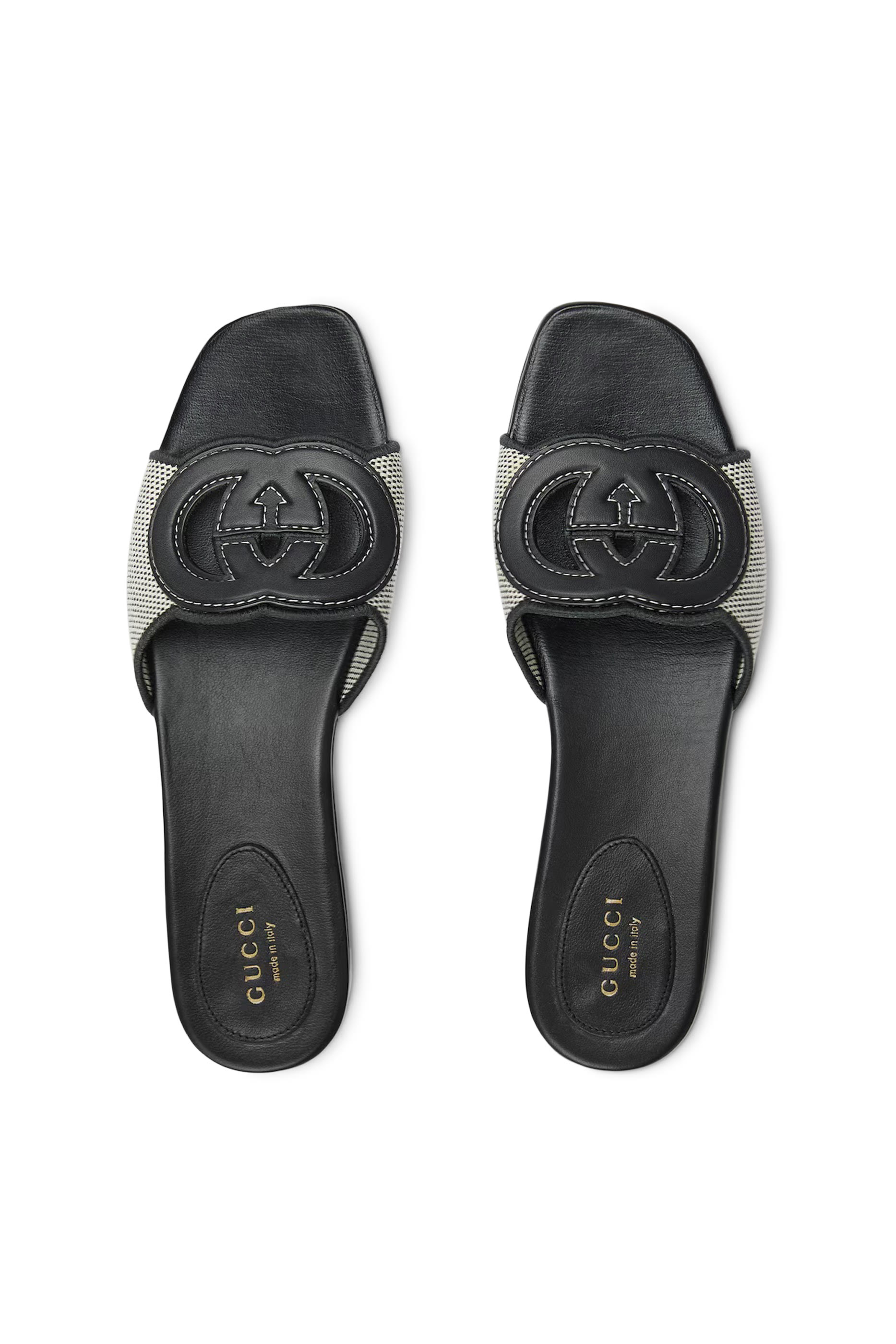 صندل مفتوح بحرفي شعار الماركة المتداخلين