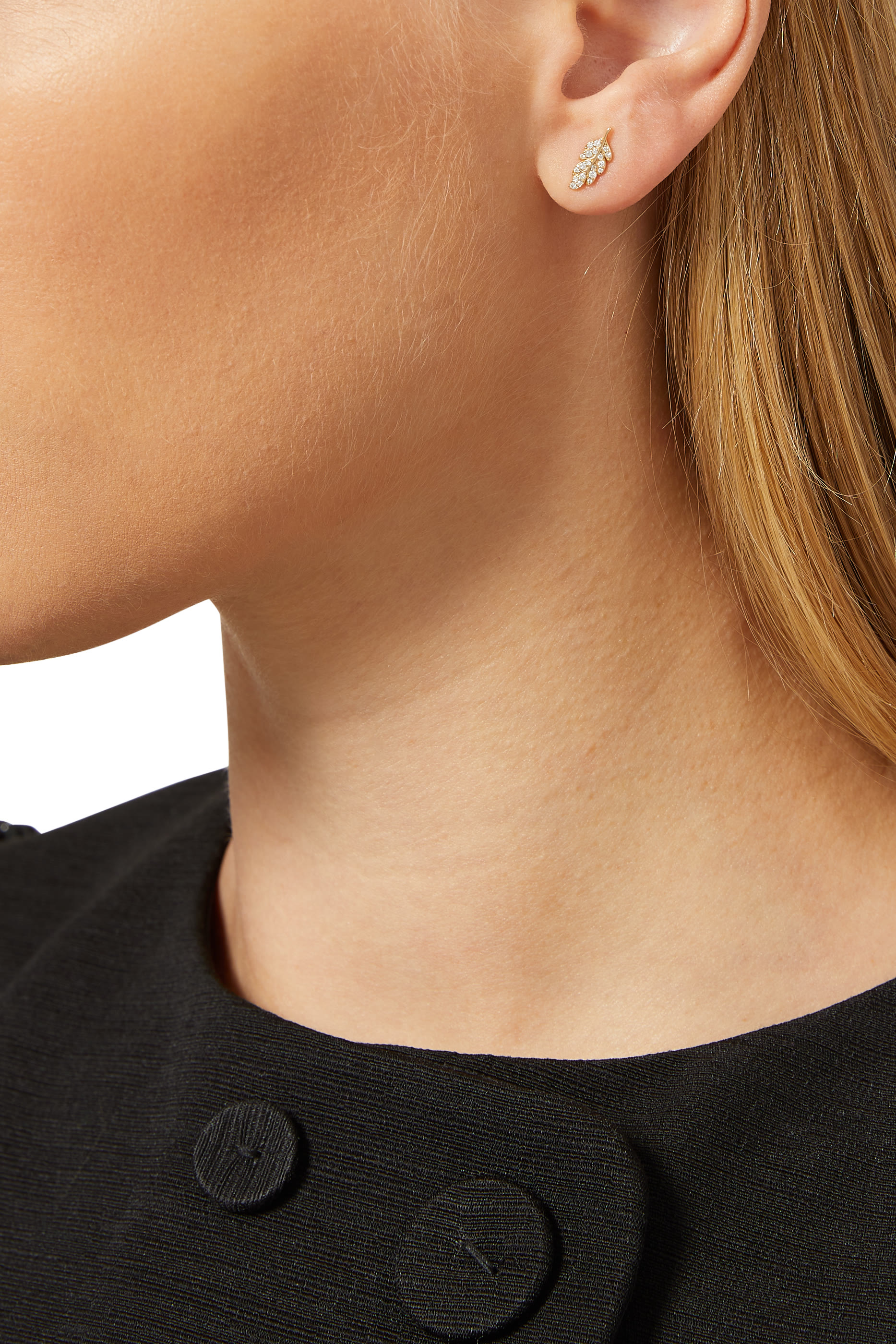 قرط مرصع بالماس الصغير للأذن اليسرى بتصميم ريشة