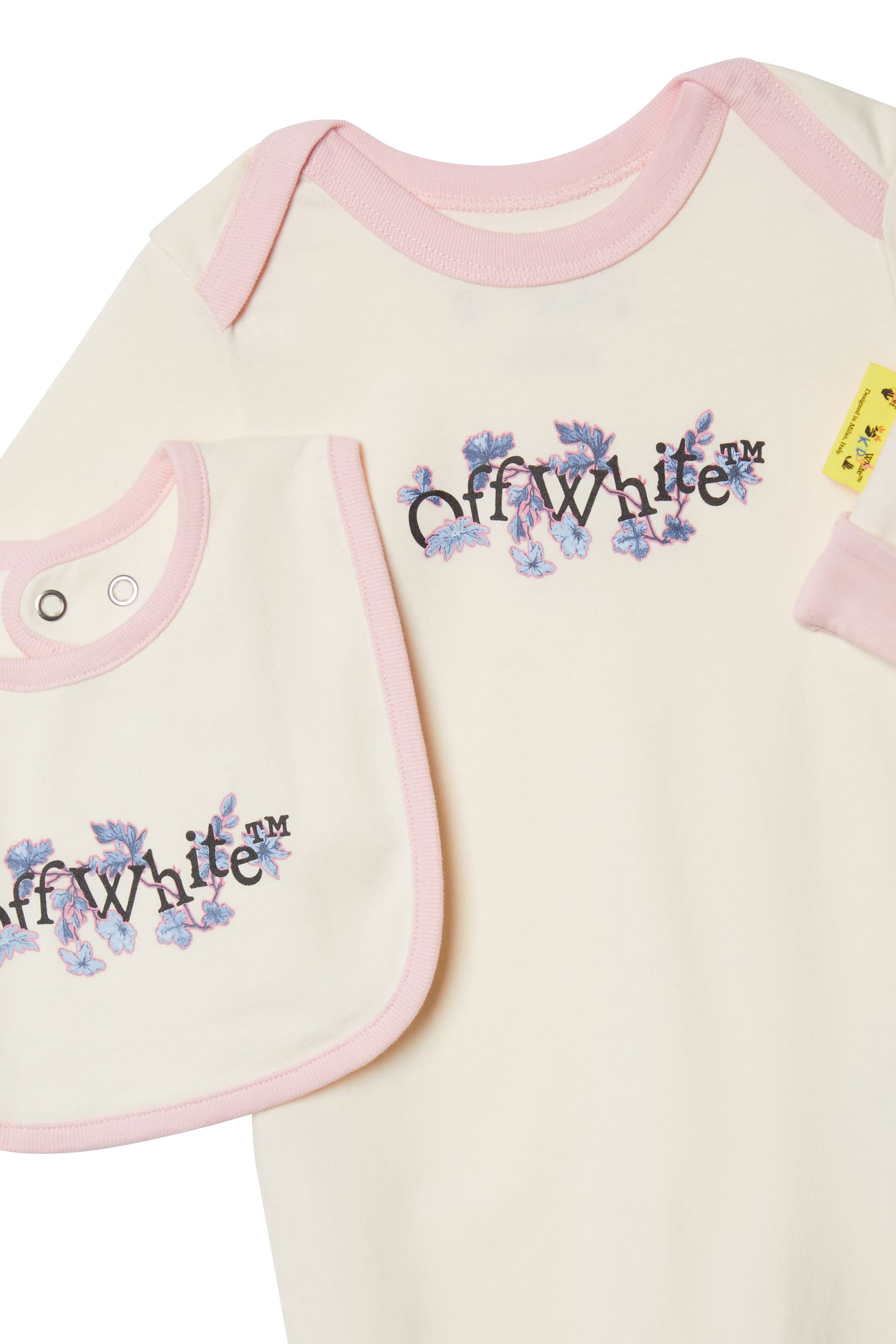 طقم بودي سوت ومريلة وقبعة للأطفال