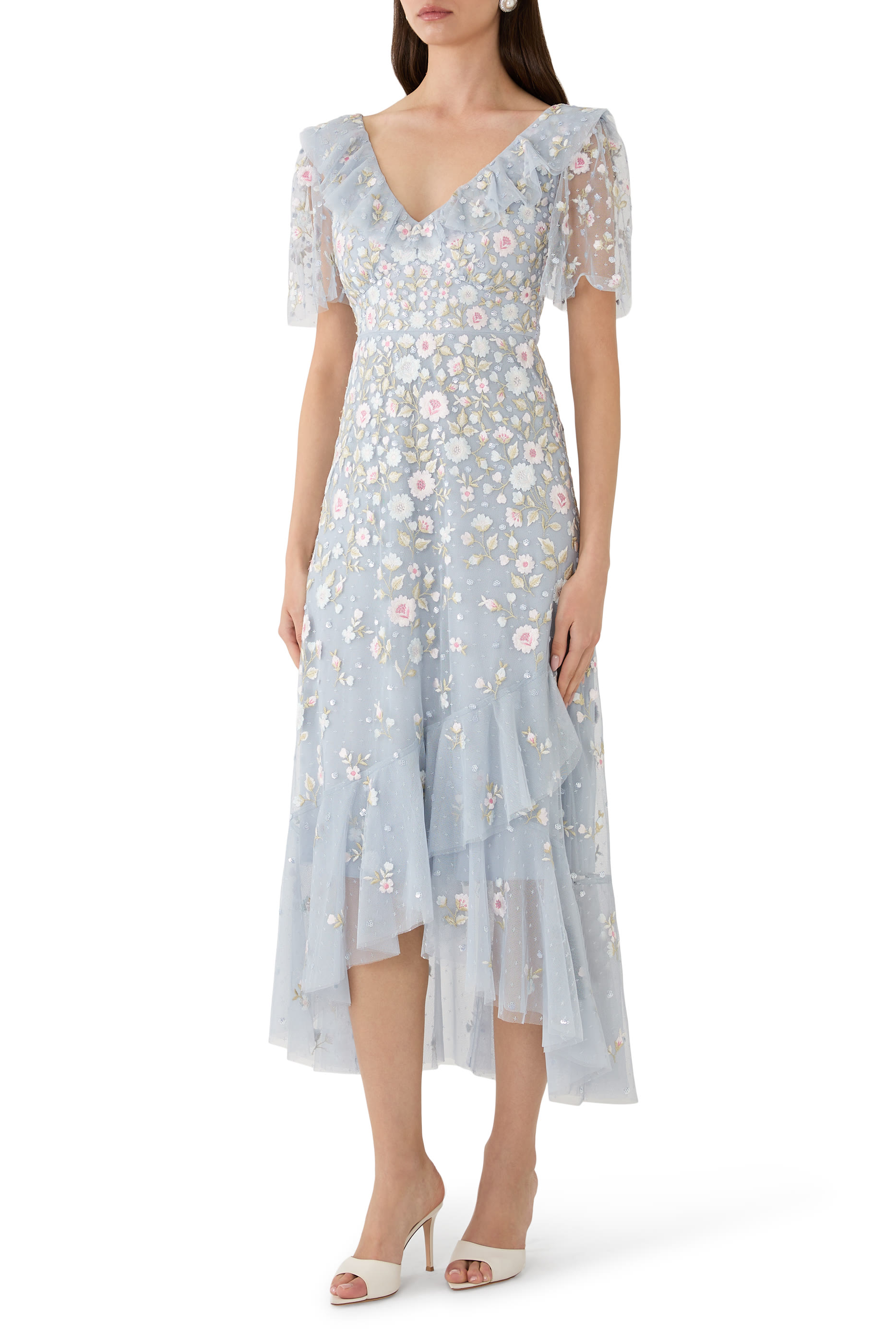 فستان ايثيريال بكشكش ومطرز بزهور وطول الكاحل