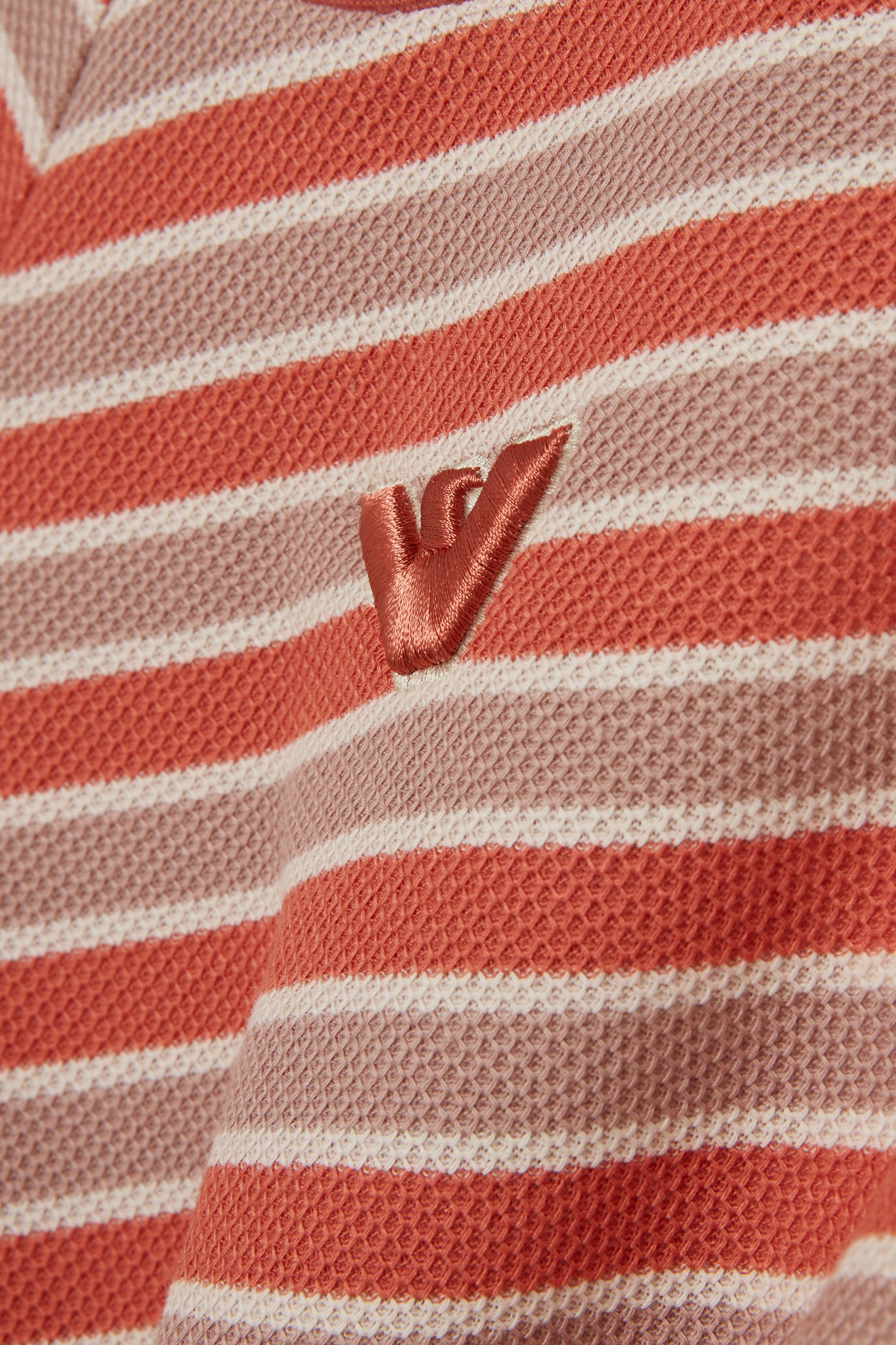 تيشيرت مخطط بشعار الماركة للأطفال