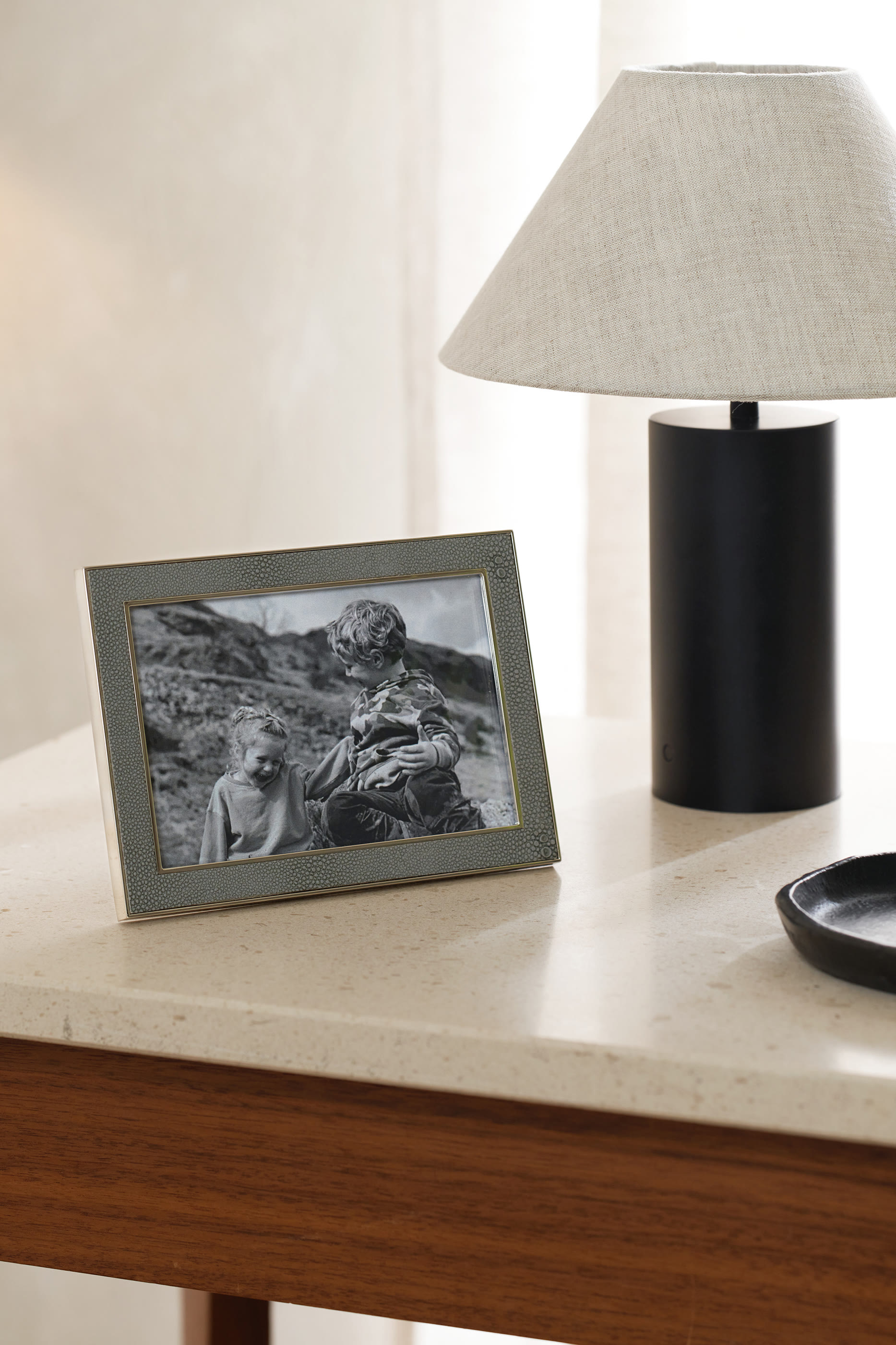 إطار صور بتصميم كلاسيكي بارز الملمس