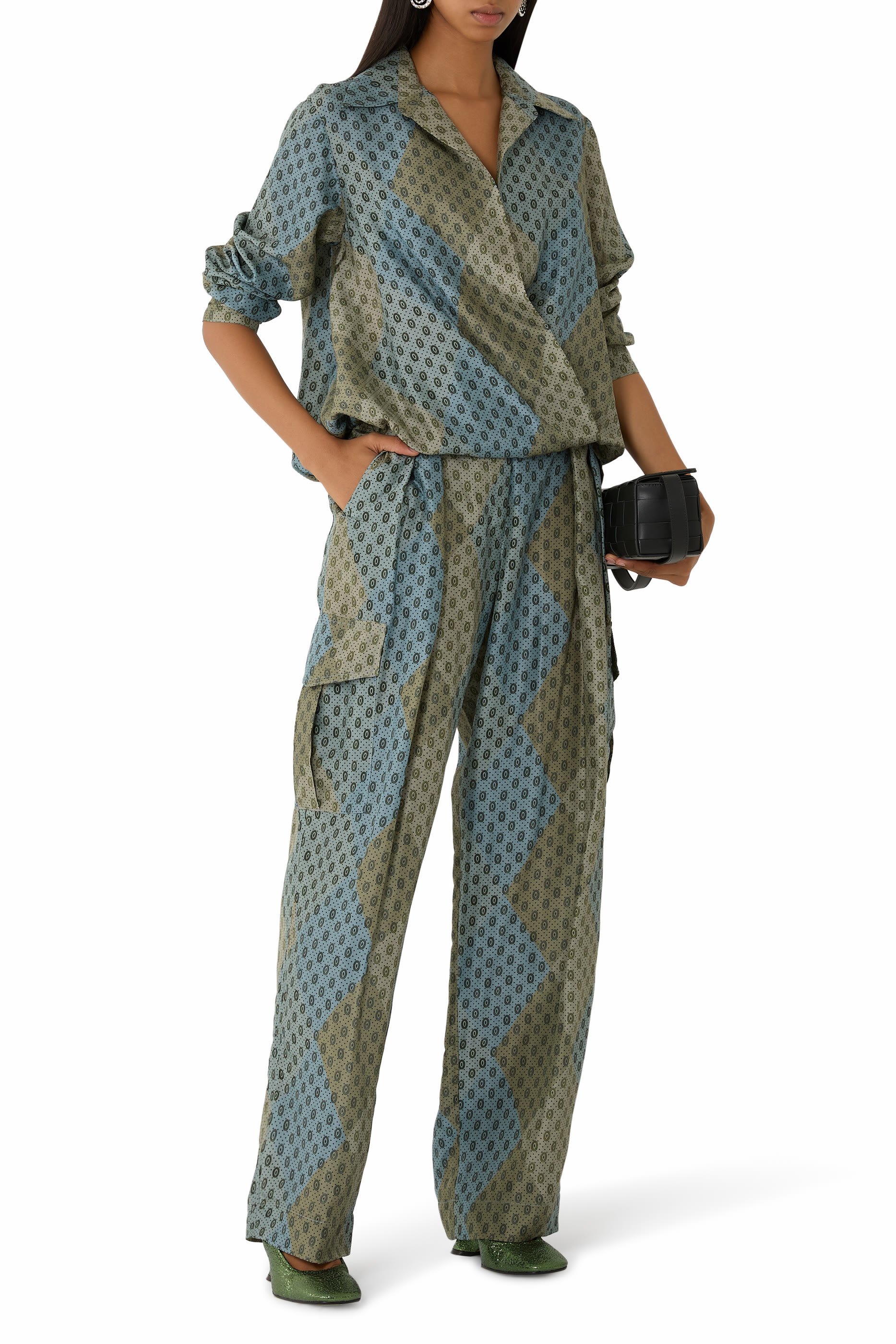 بنطال كارغو مزين بنقشة أرغايل حرير