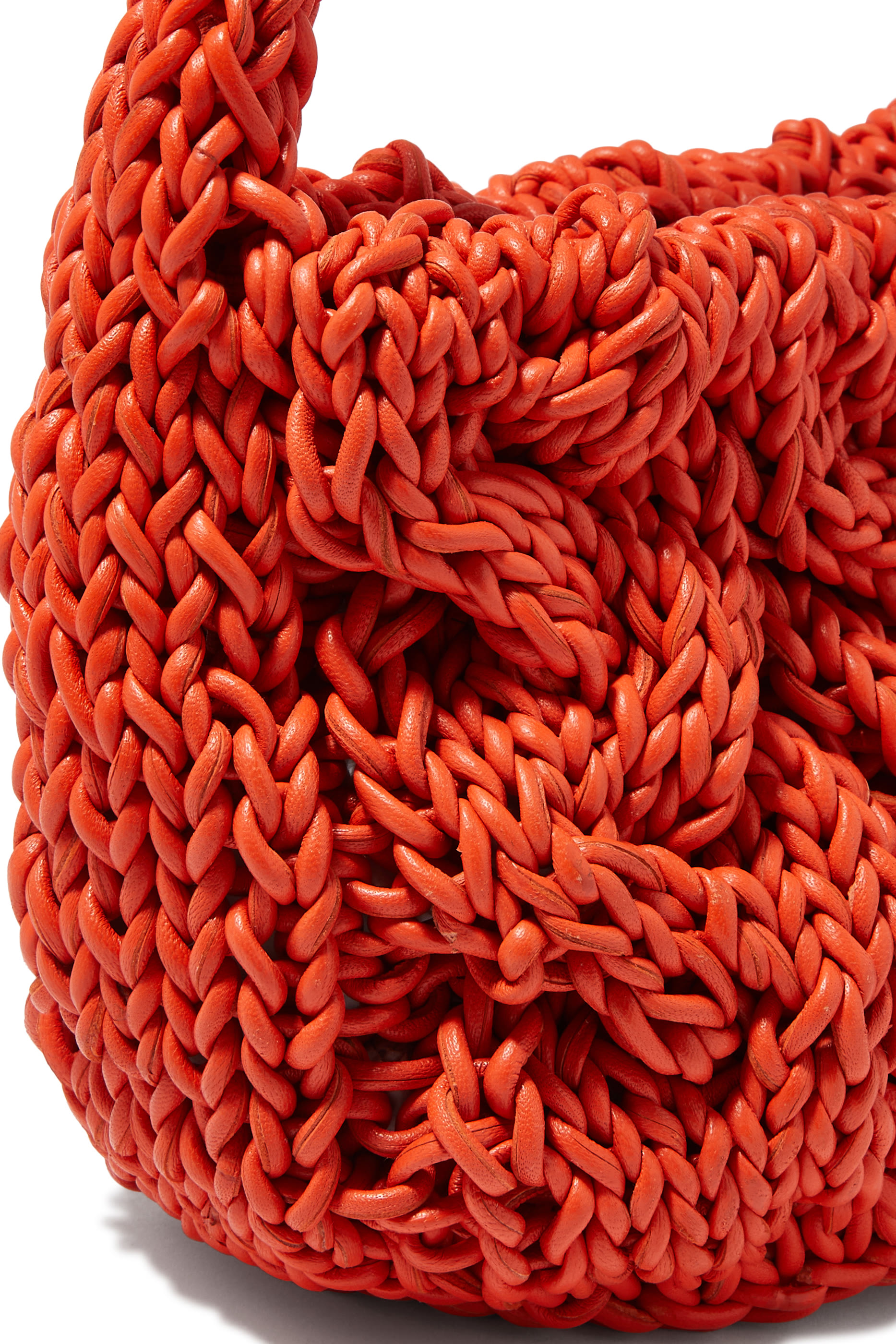 حقيبة صغيرة منسوجة بغرزة الضفيرة