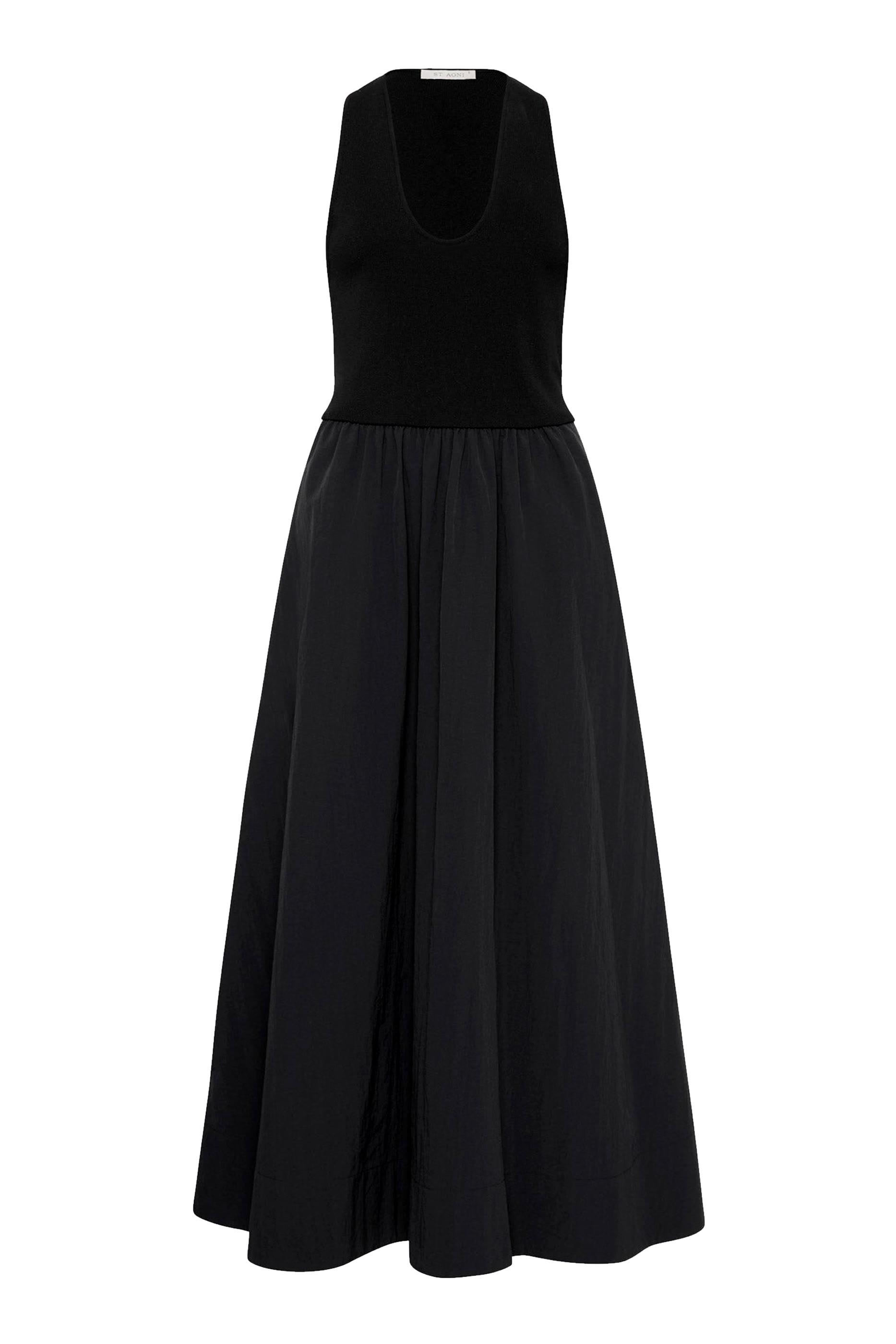 فستان بياقة عميقة