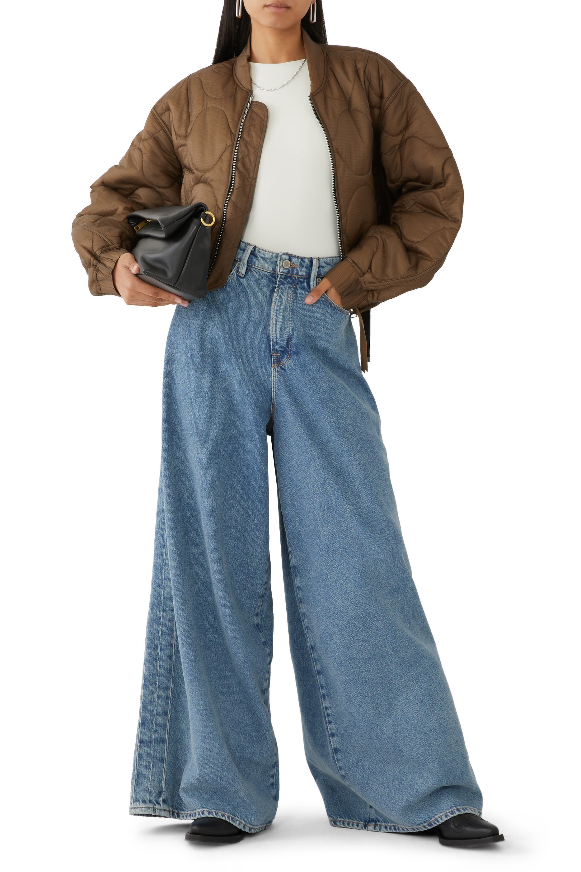 بنطال جينز بقصة ساق واسعة بتصميم مقسم بأجزاء