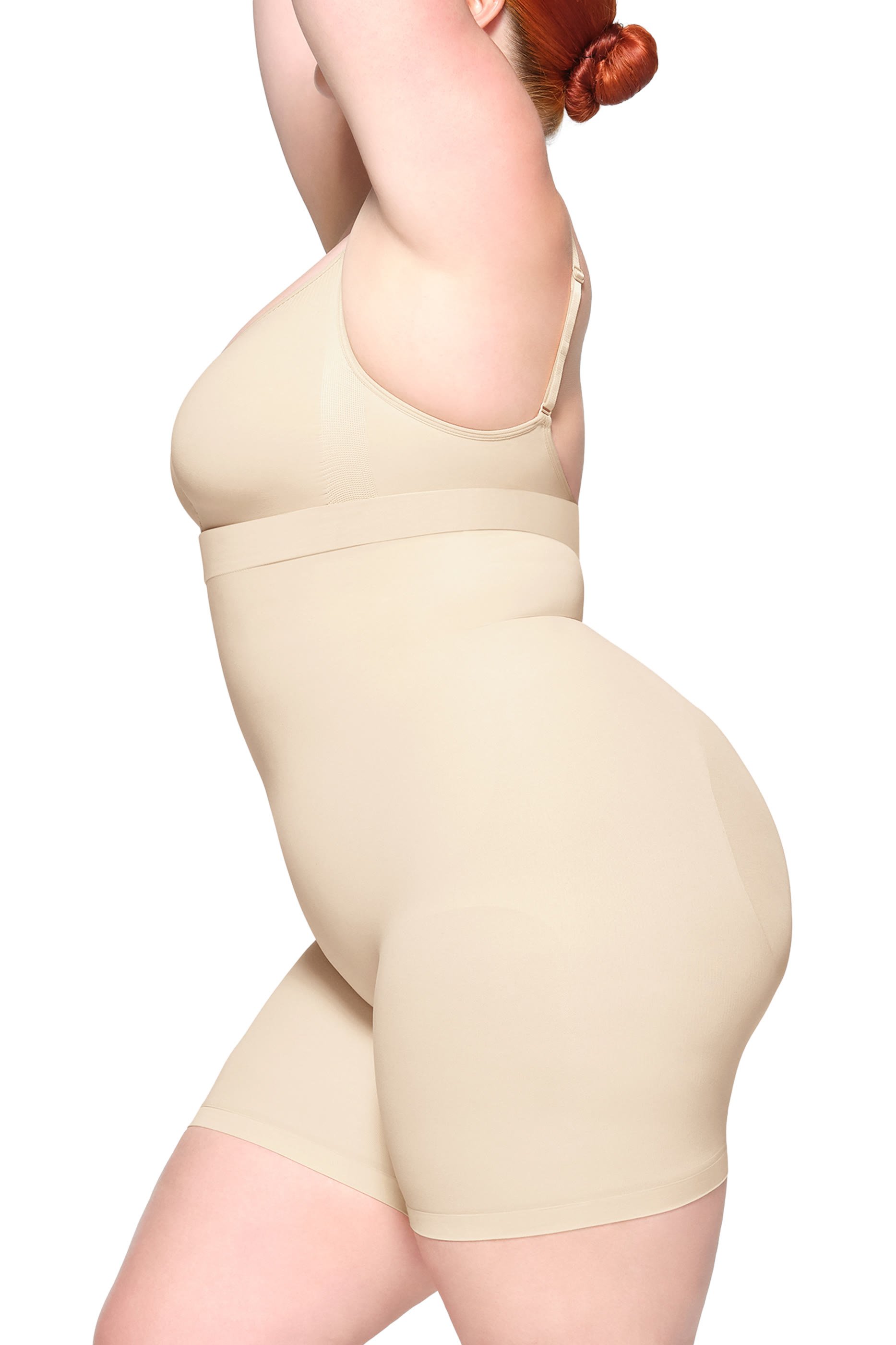 شورت بطول منتصف الفخذ بقصة ضيقة بلا حياكة 