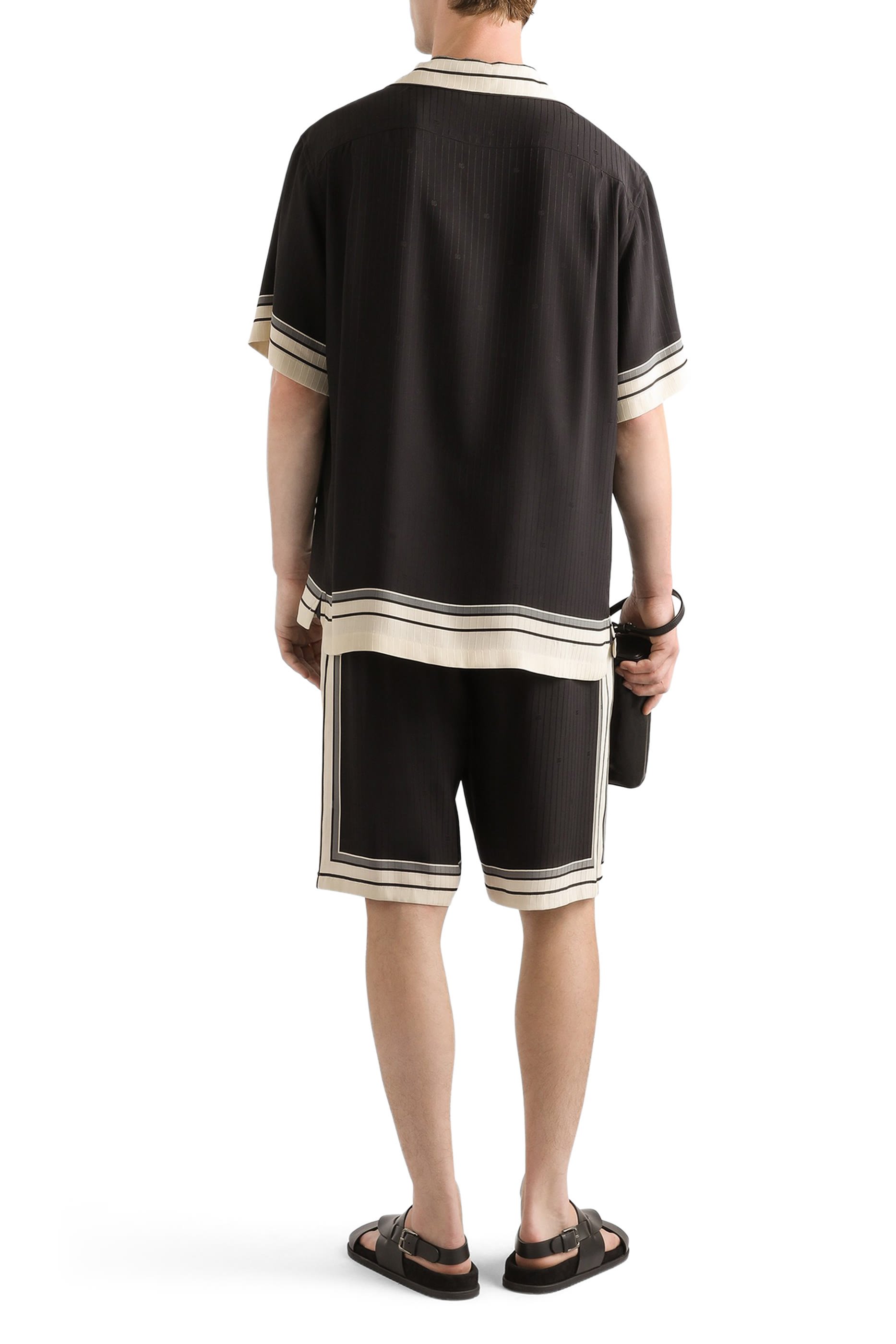 قميص هاواي بنقشة خطوط وشعار الماركة