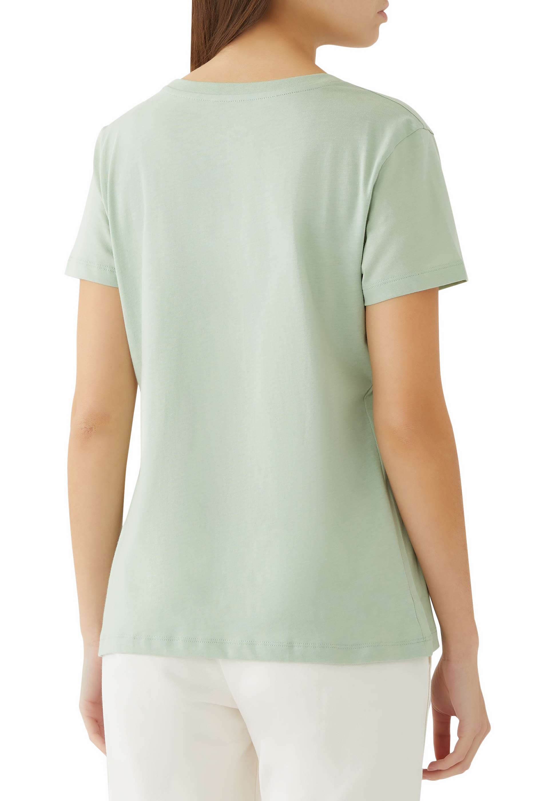 تيشيرت بأكمام قصيرة وشعار الماركة