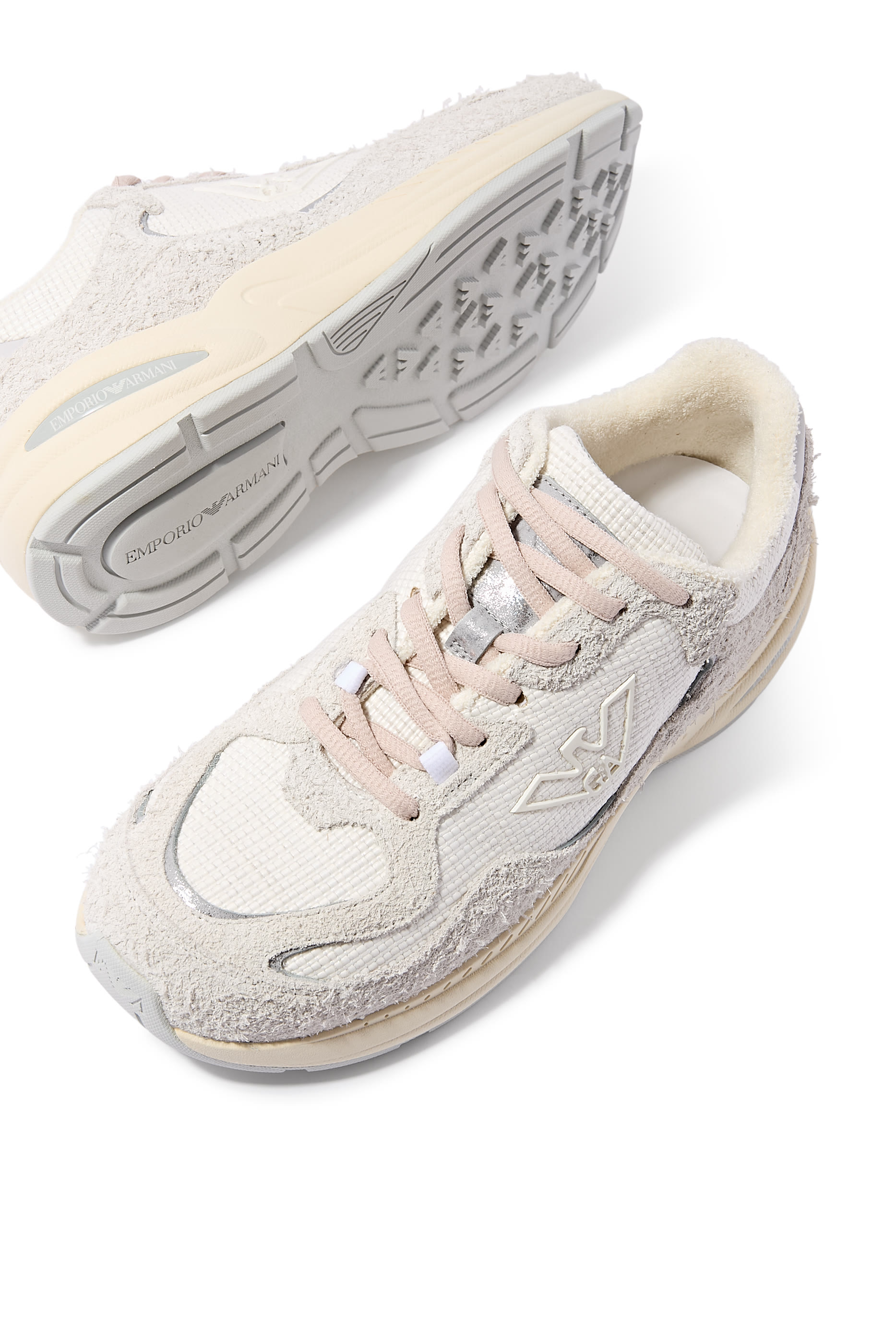 سنيكرز بشعار الماركة شمواه وقماش شبكي