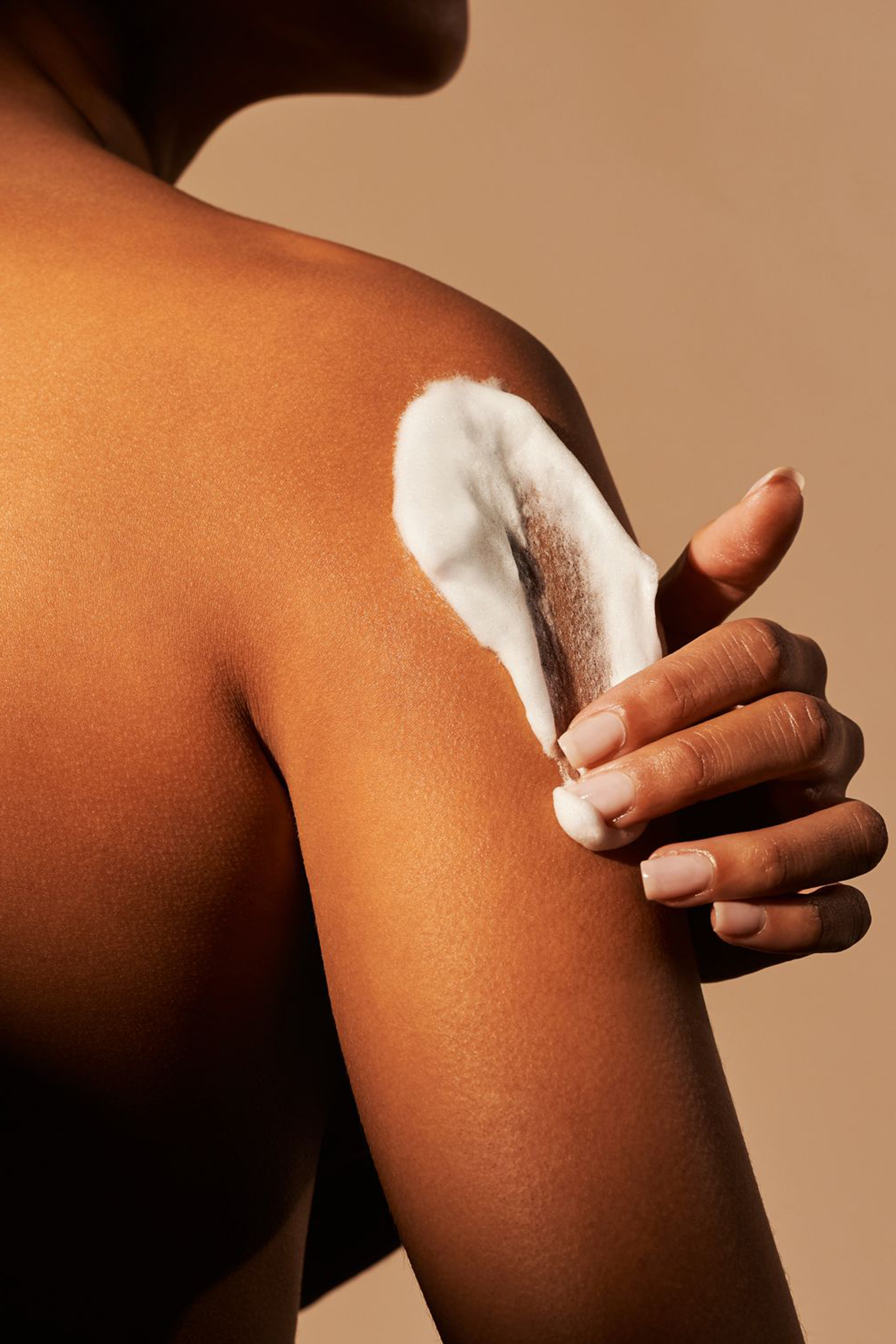 شاور جل رغوي بلاك عود اند باتشول- ذا ريتوال اوف عود