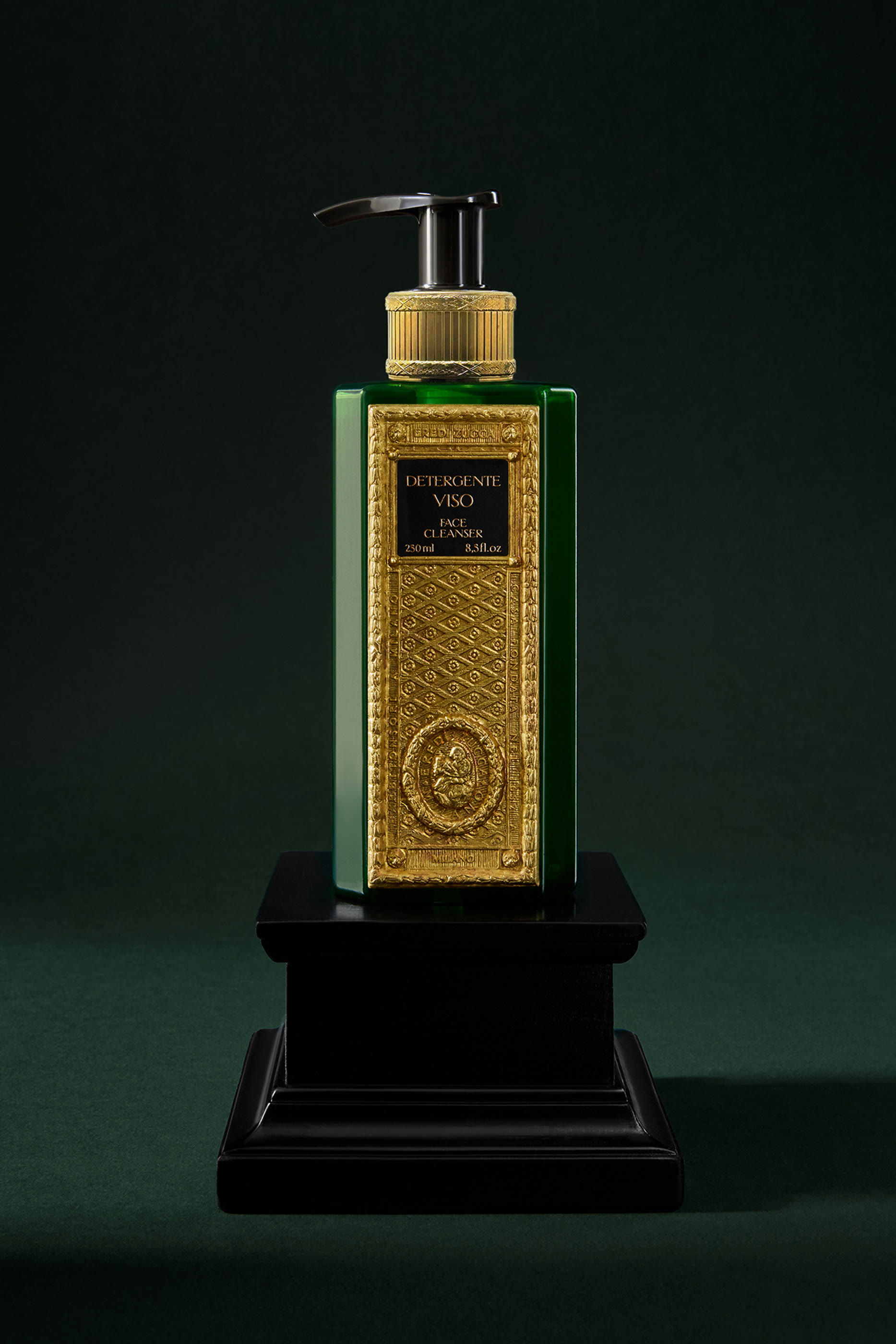 موزع غسول للوجه