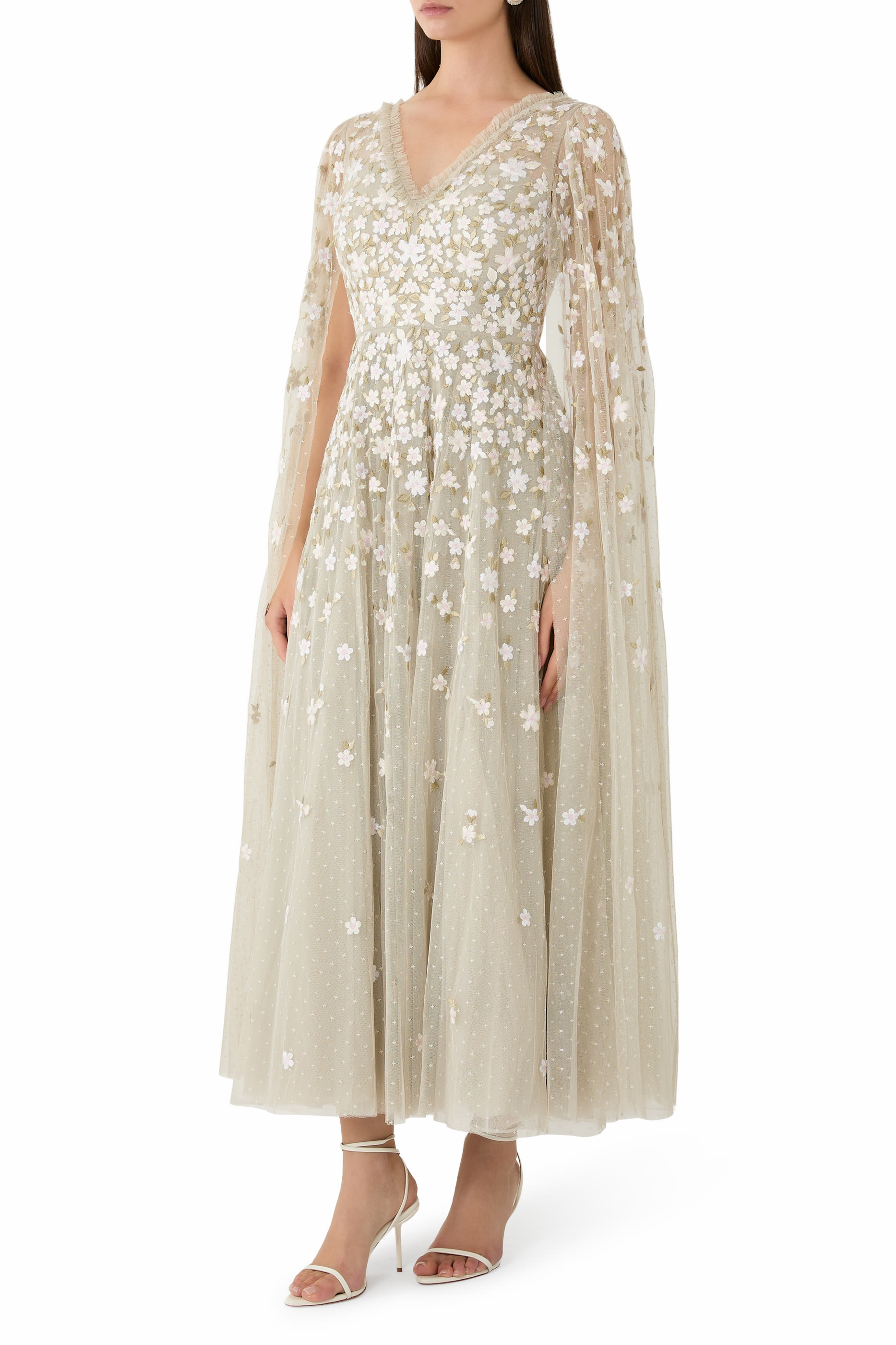 فستان سهرة كاميليا ديتسي بقصة بطول الكاحل وكاب