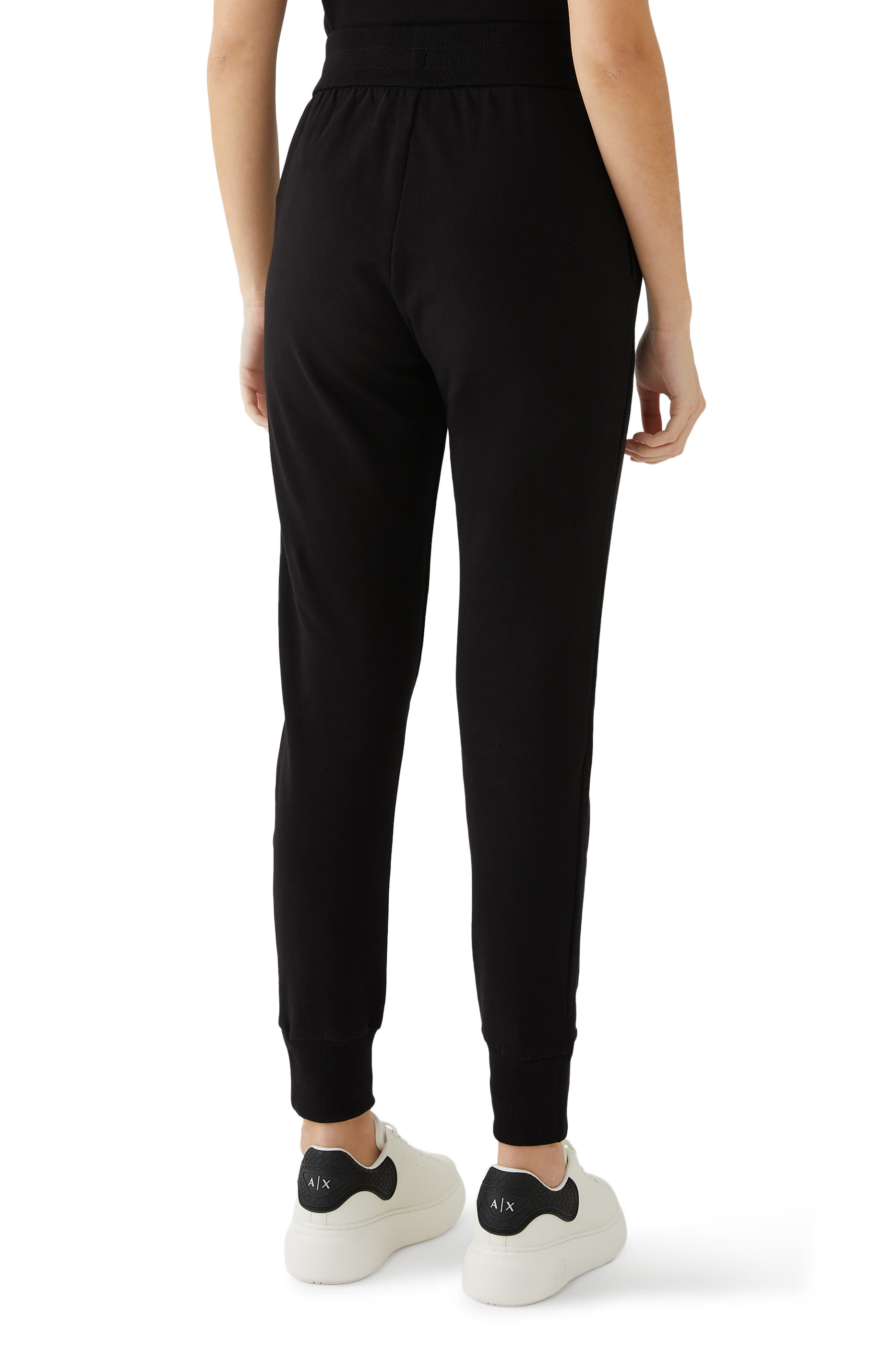 بنطال بشعار الماركة