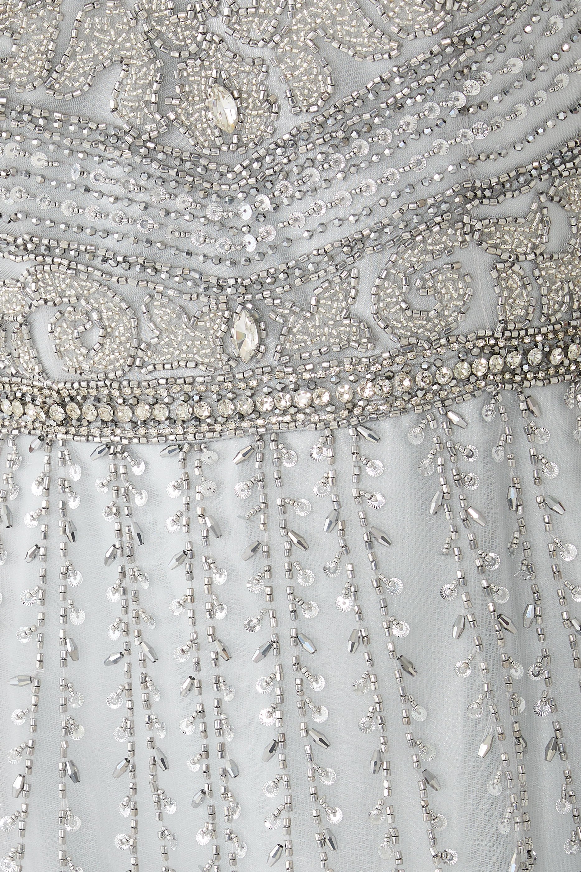 فستان سهرة بأكمام كاب