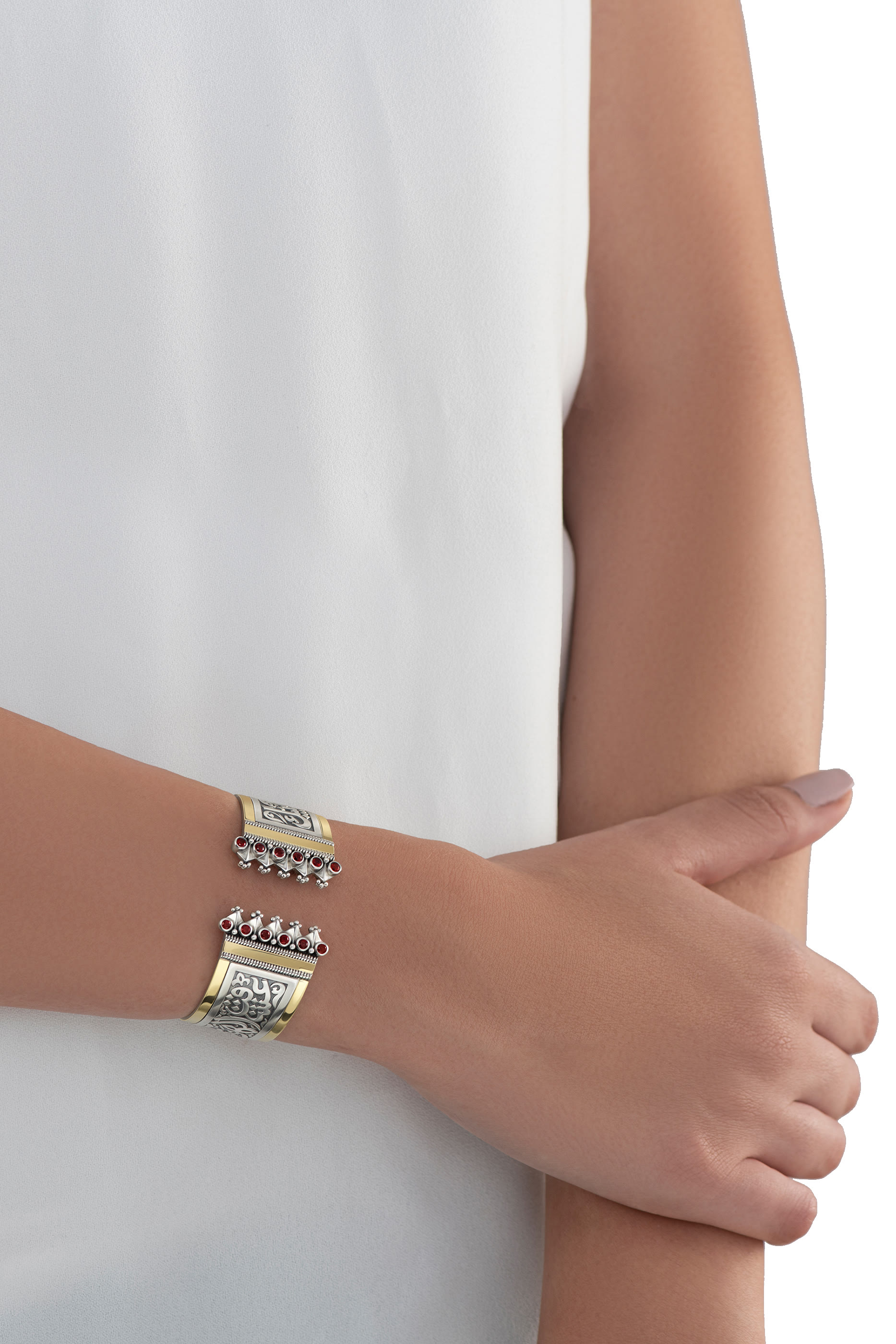 سوار مفتوح كلاسيكي ذهب أصفر عيار 18