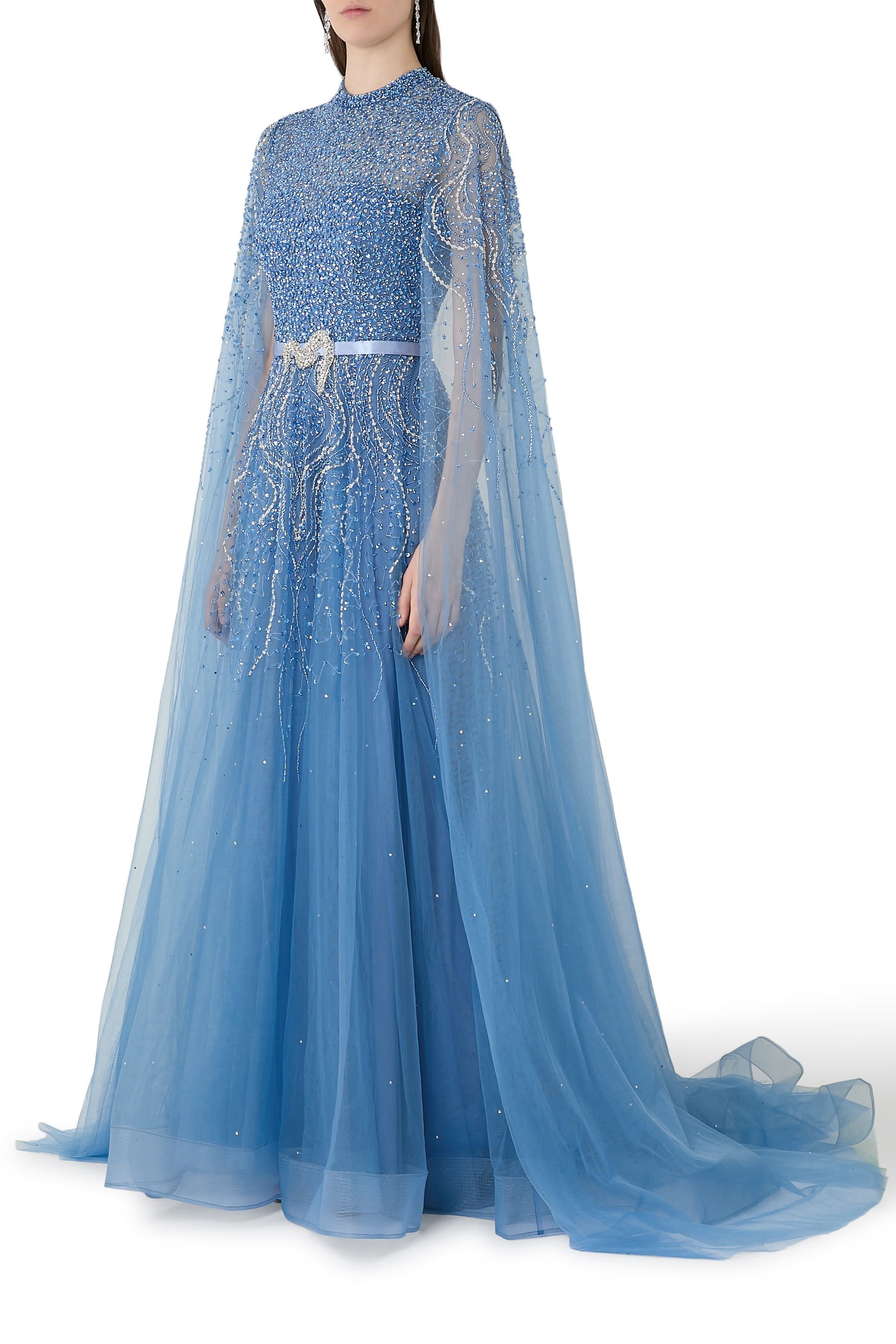 فستان سهرة بخرز بأكمام كاب