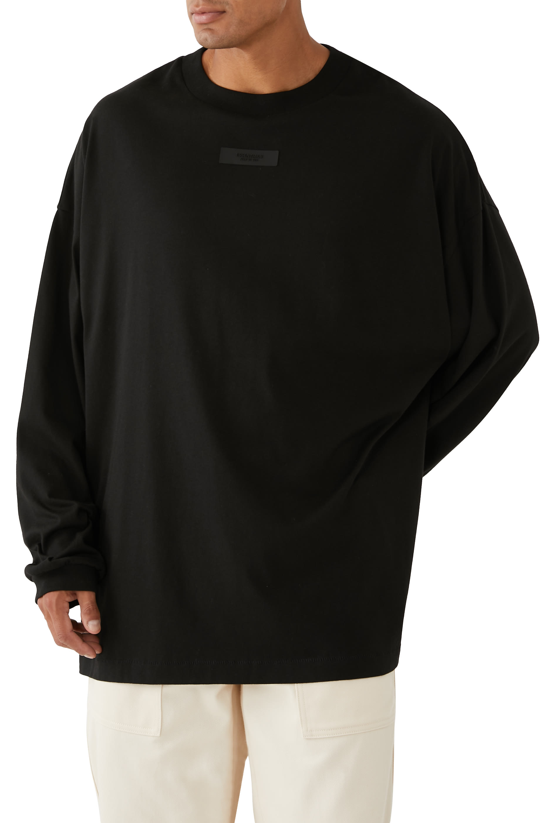 تيشيرت بأكمام قصيرة وشعار الماركة