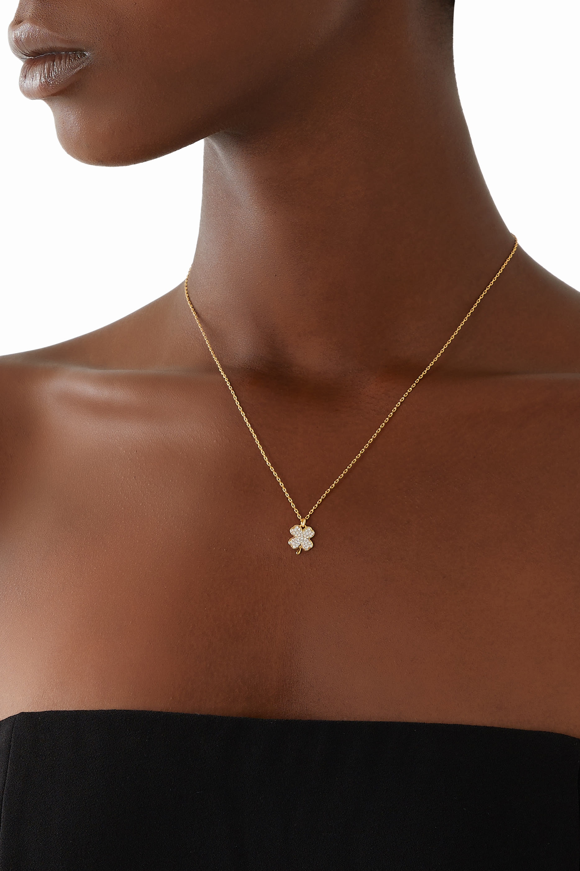 قلادة بدلاية بحلية الحظ بشكل زهرة البرسيم مرصعة بأحجار زركونيا مكعبة معدن مطلي