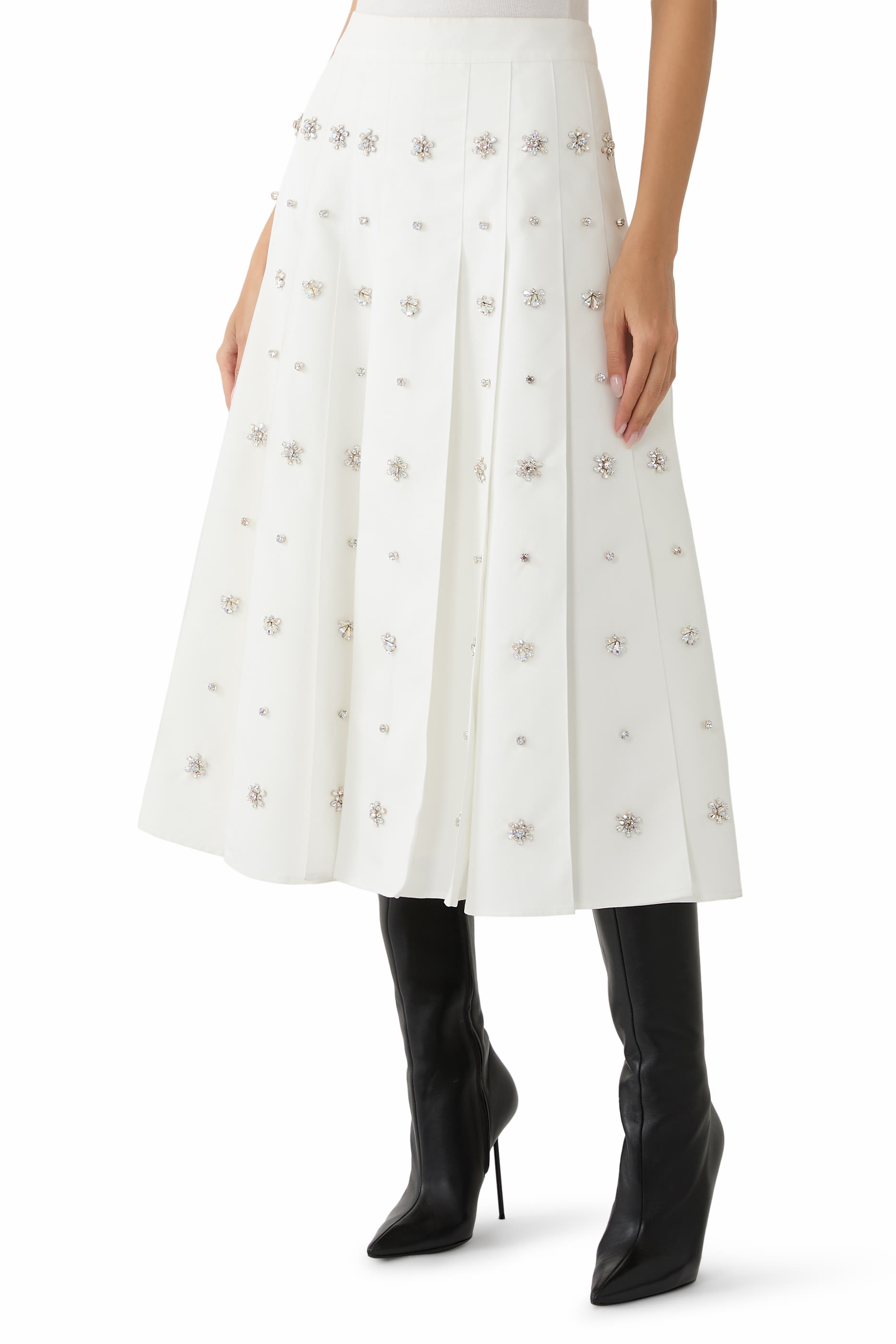 تنورة متوسطة الطول بطيات مرصعة بكريستال 