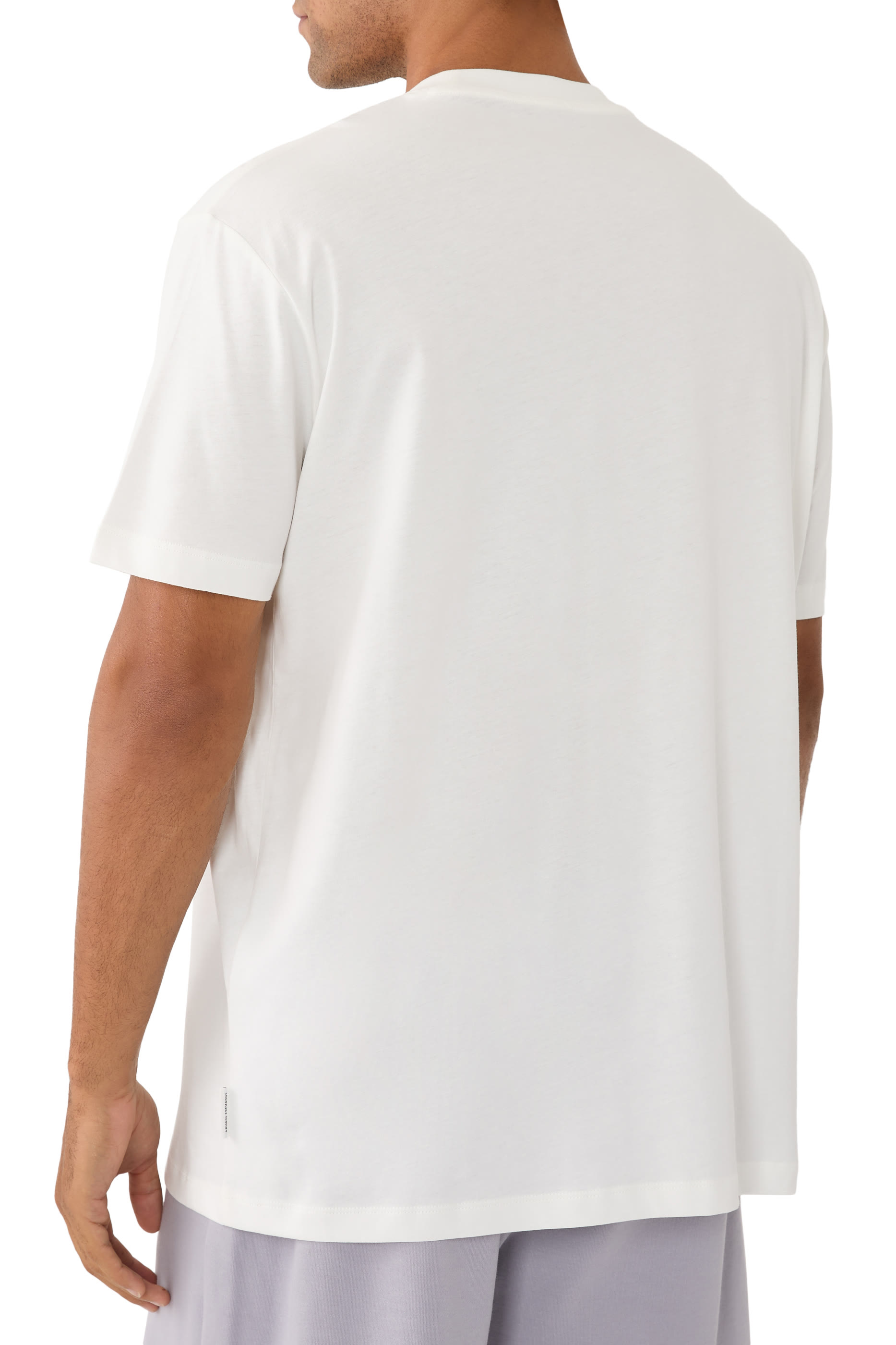 تيشيرت بجيب مزين بنقشة