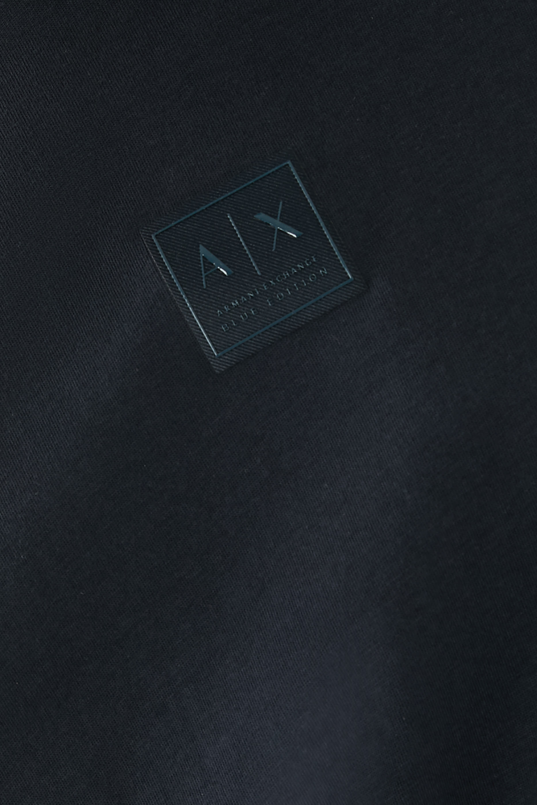 فستان بشعار الماركة