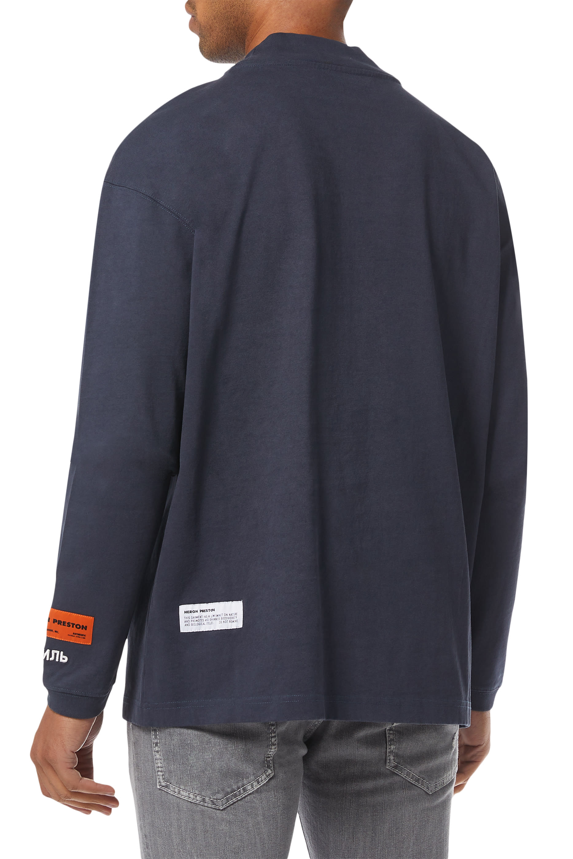 تي شيرت قطن بياقة عالية مزينة بكلمة СТИЛЬ