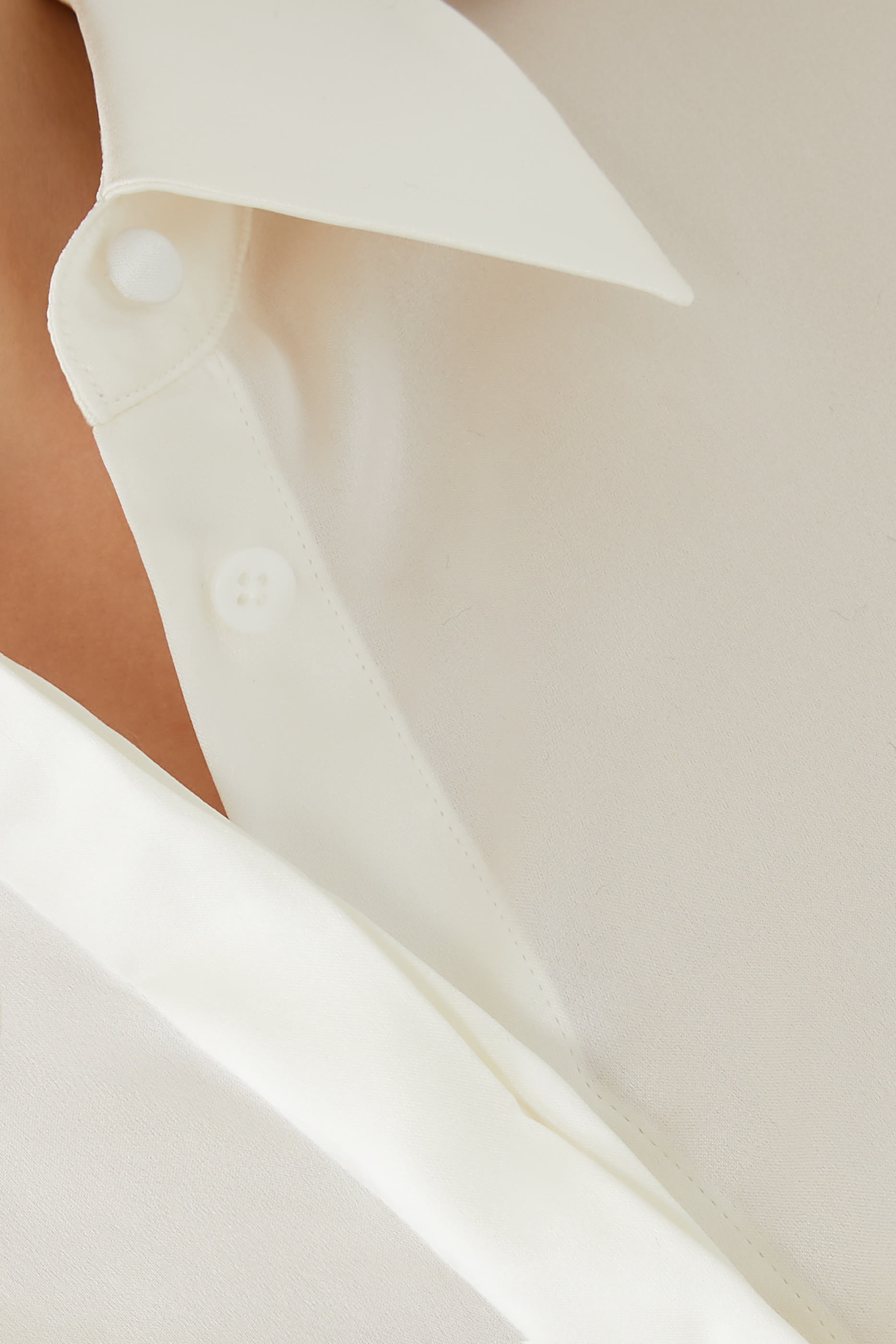 قميص برادي بقصة ضيقة بأزرار