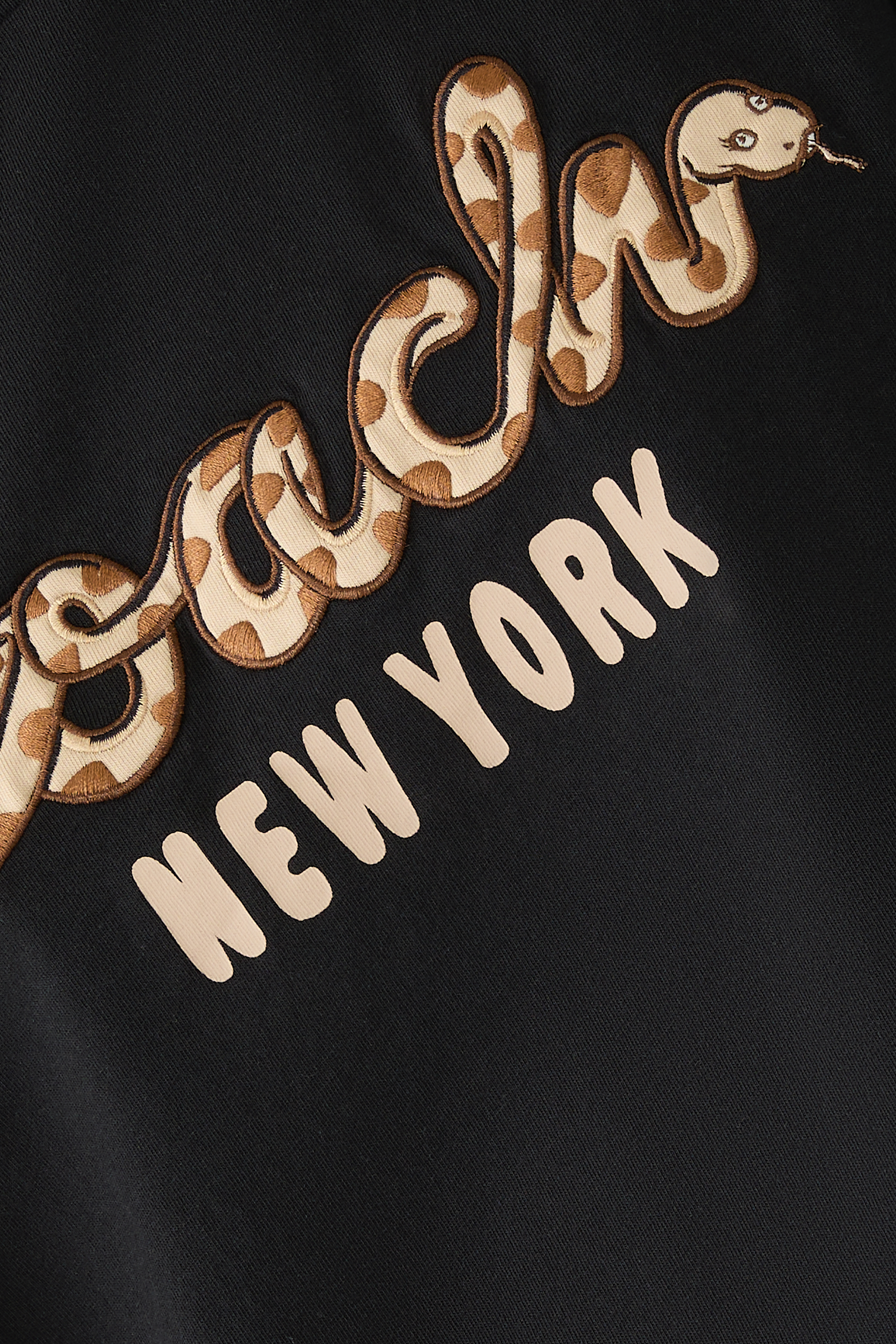 تيشيرت بقصة قصيرة بطبعة ثعبان للعام الجديد