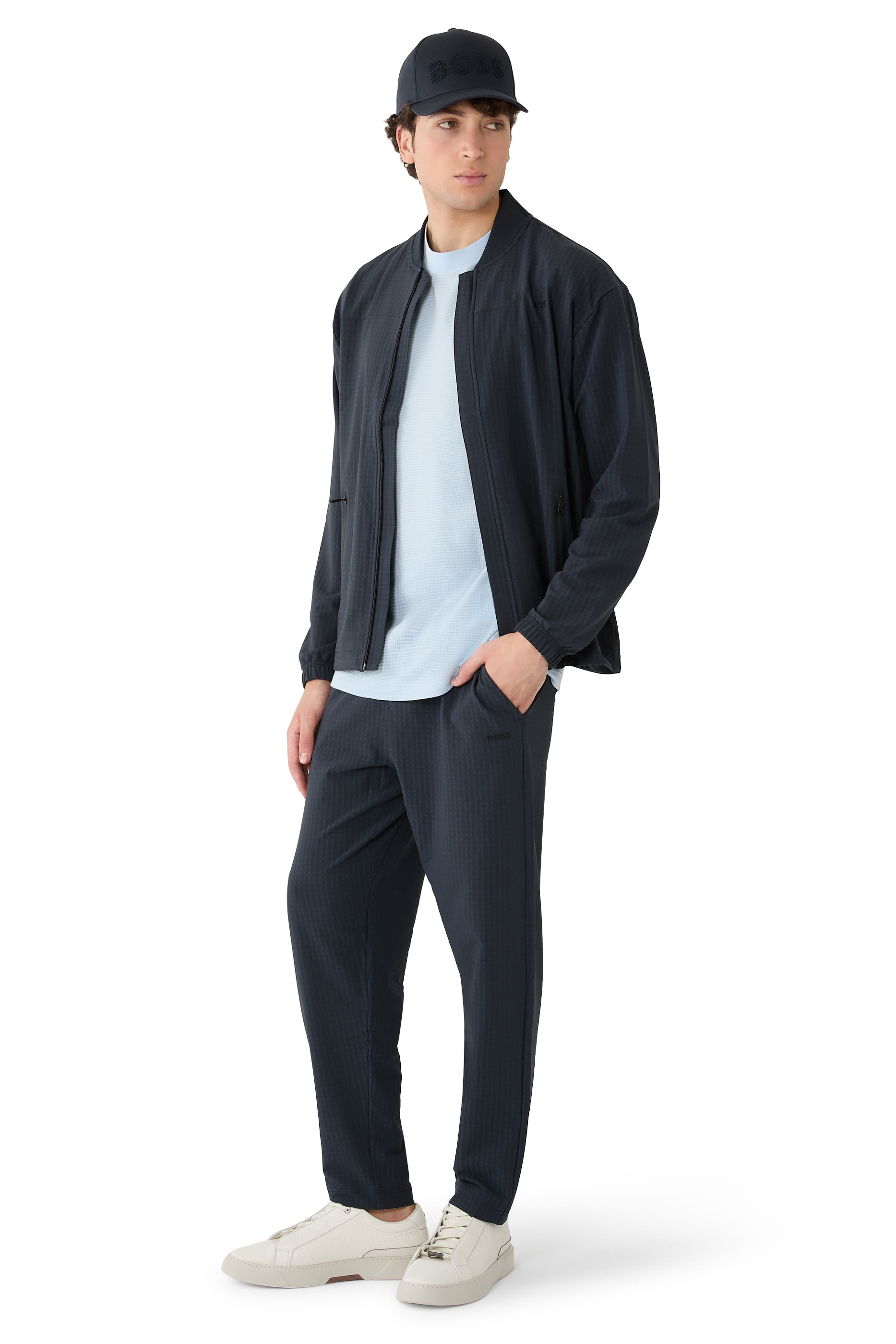 كاب مزين بشعار الماركة